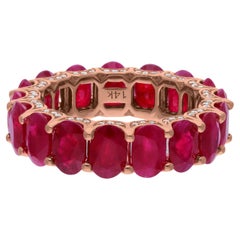Anello a fascia con gemma di rubino ovale reale di purezza SI e colore HI con diamante in oro rosa 10 carati