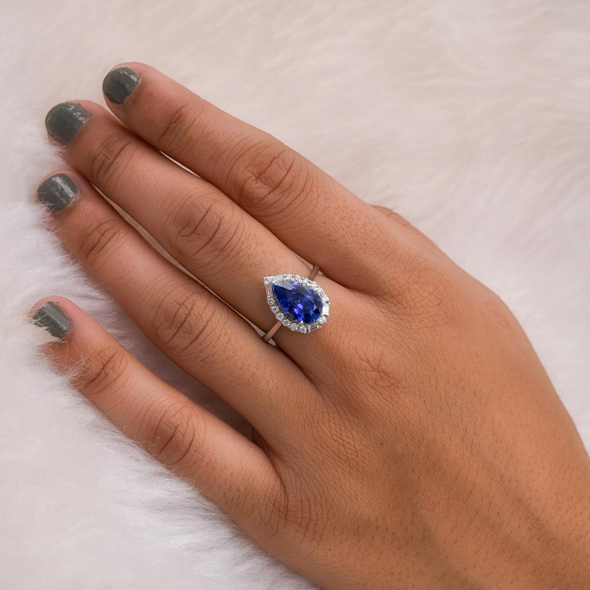 Taille poire Bague en or blanc 14 carats avec saphir bleu poire et diamant SI/H en vente