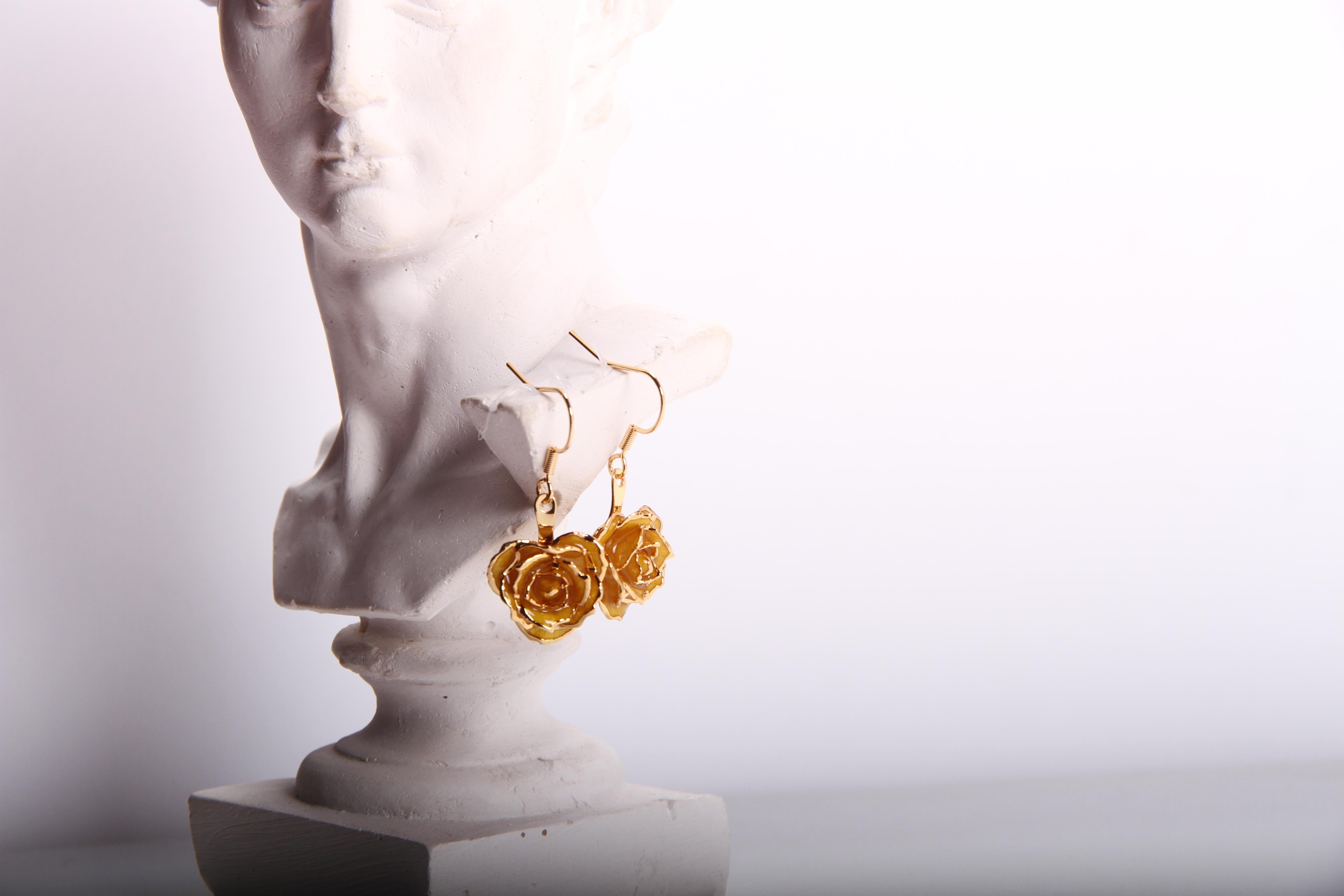 Boucles d'oreilles éternelles en or 24k et rose véritable  Cadeau de la verge d'or Pour femmes en vente