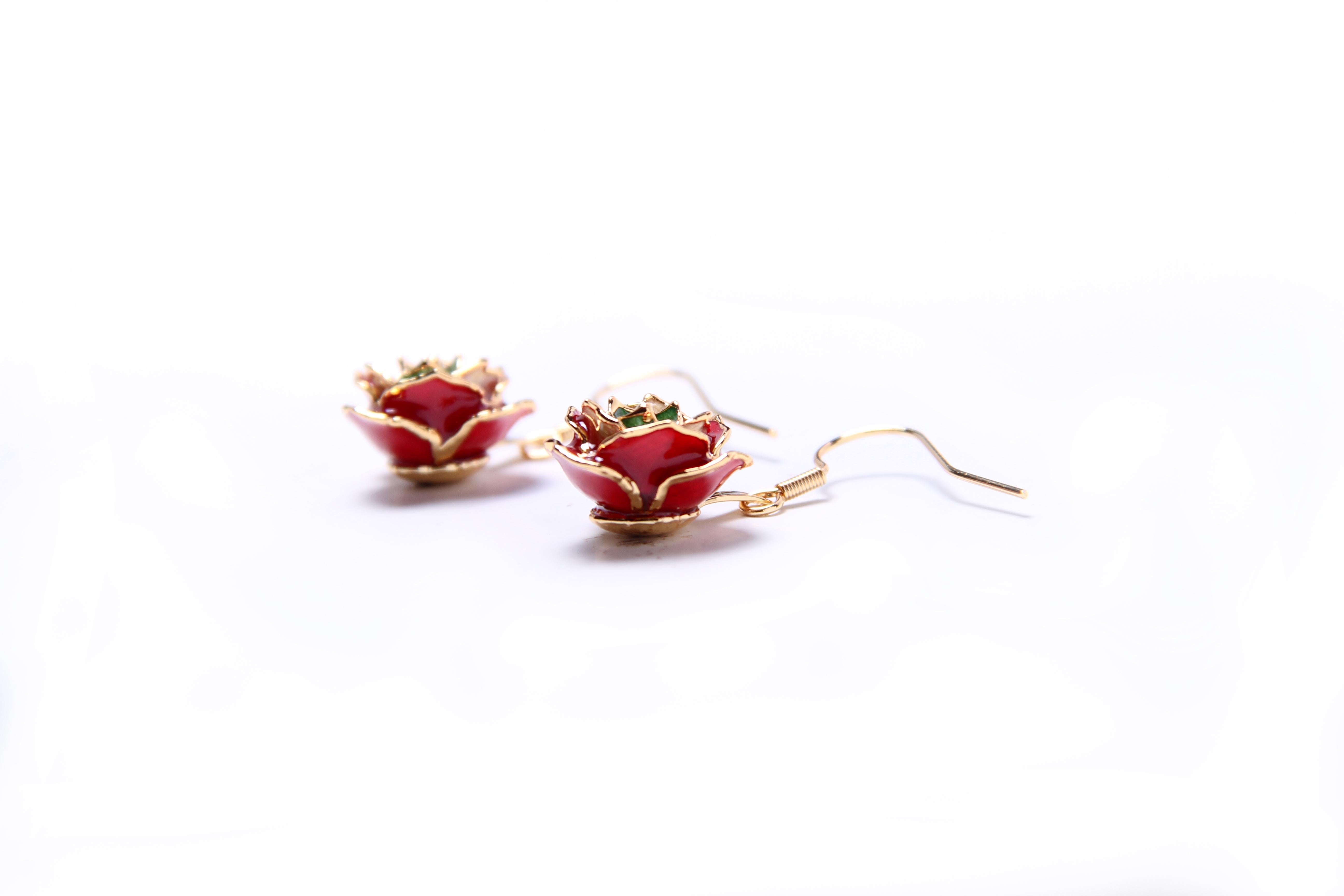 This marvelous earring will add that final touch to your outfit. Gold-trimmed petals proudly painted in the colors of the Lebanese flag represent the beauty of Lebanon that will forever continue to bloom. This gilded treasure will be a priceless and