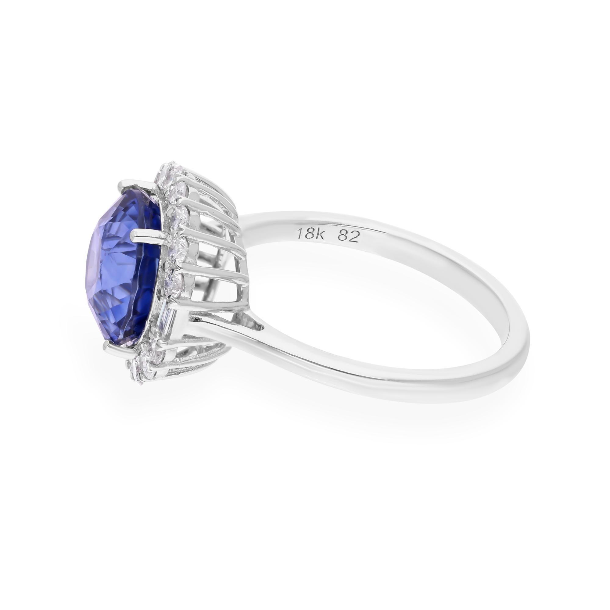 Fundido en oro de 18 quilates, este exquisito anillo está engastado con 4,19 quilates de zafiro azul y 0,56 quilates de brillantes diamantes.

SIGUE LA TIENDA DE SPECTRUM JEWELS para ver la última colección y piezas exclusivas. Spectrum Jewels se