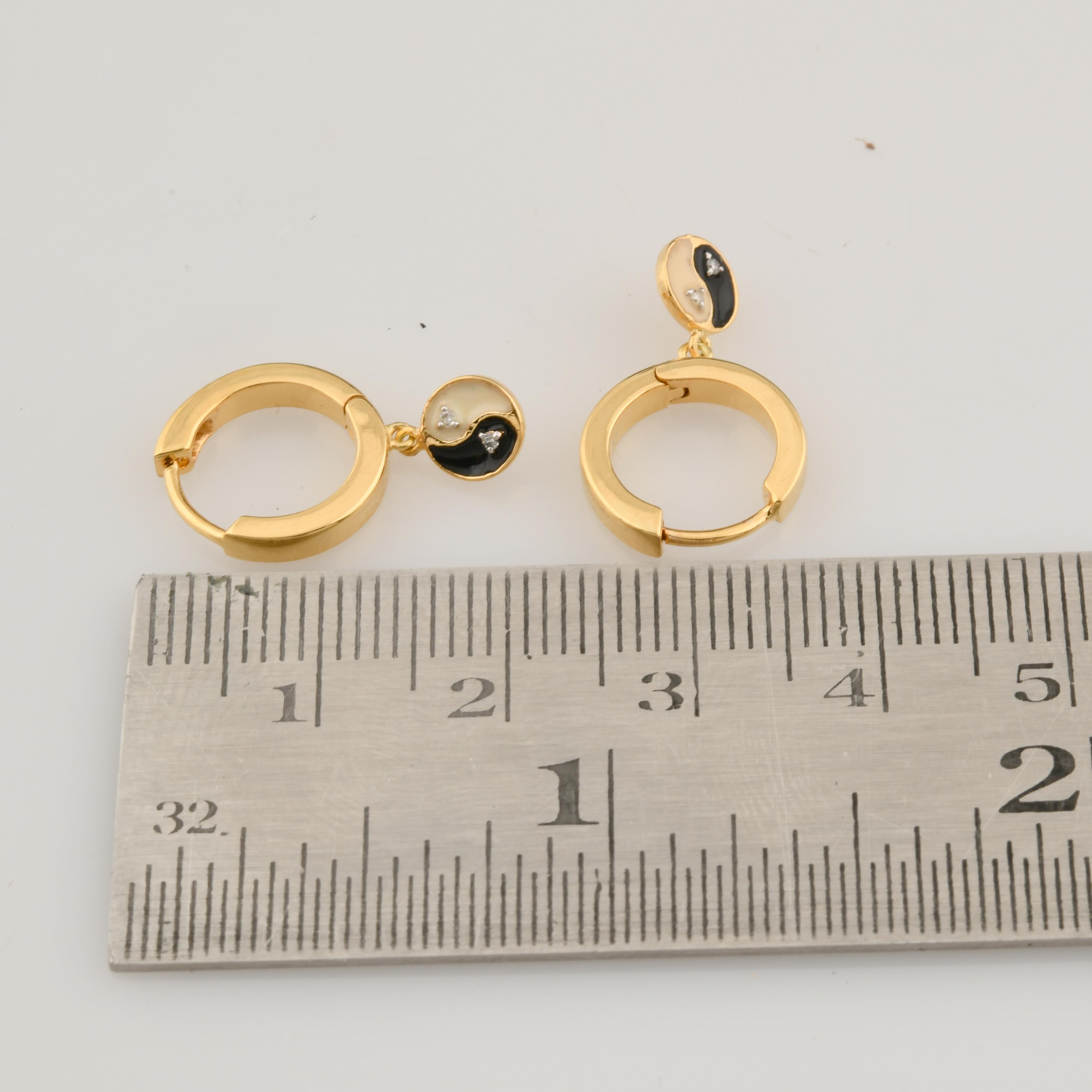 Round Cut Real SI Clarity HI Color Diamond Yin Yang Hoop Earrings 14k Yellow Gold Jewelry For Sale