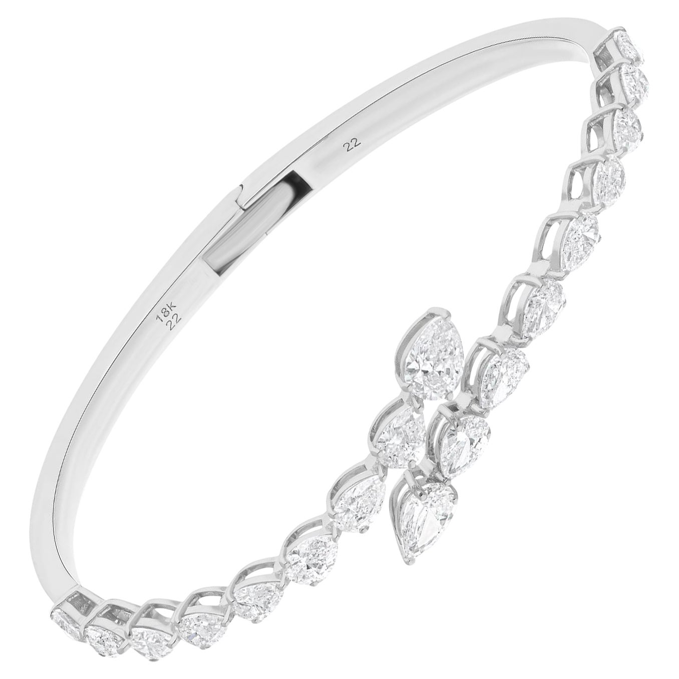 Bracelet manchette en or blanc 18 carats avec diamants poire de pureté SI en vente