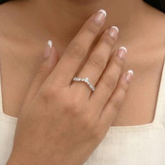 Vero SI/H Pear Cut Diamond Chevron Band Crown Ring Oro bianco 18 carati