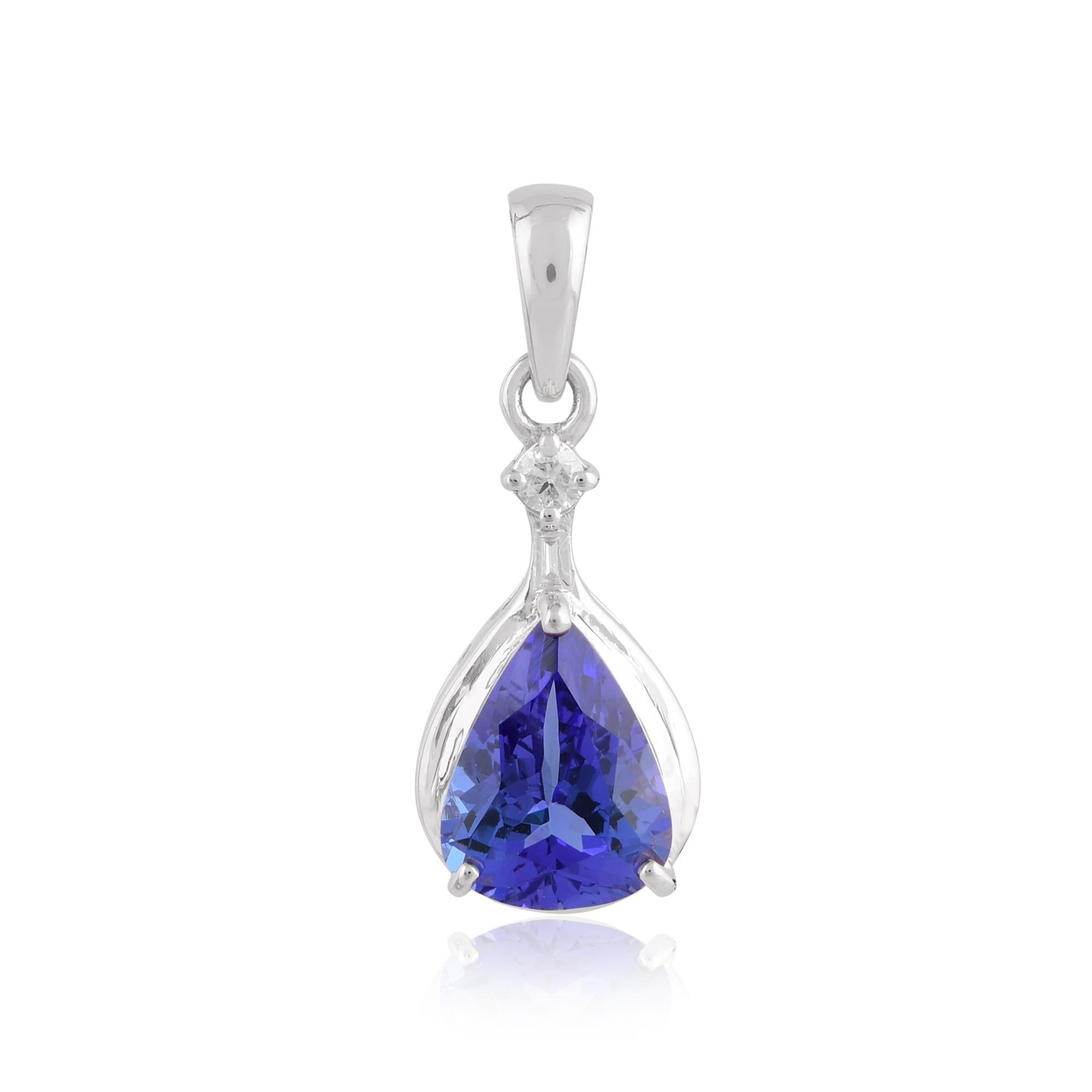 Taglio trillion Ciondolo di diamante con gemma di tanzanite vera e propria in oro bianco da 18 carati in vendita