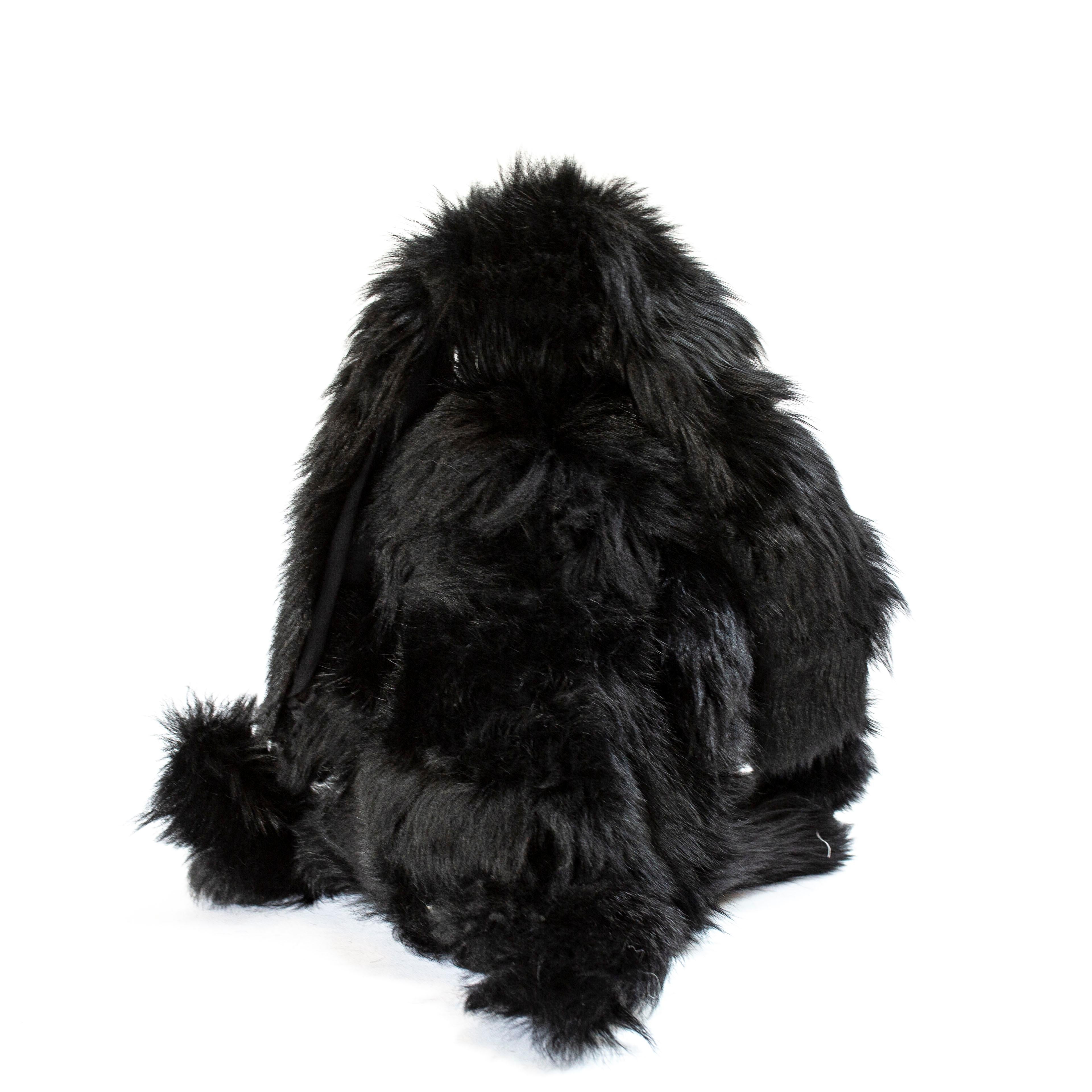 Schwarzes Kaninchen-Spielzeug aus Schafspelz aus Toscana (Handgefertigt) im Angebot