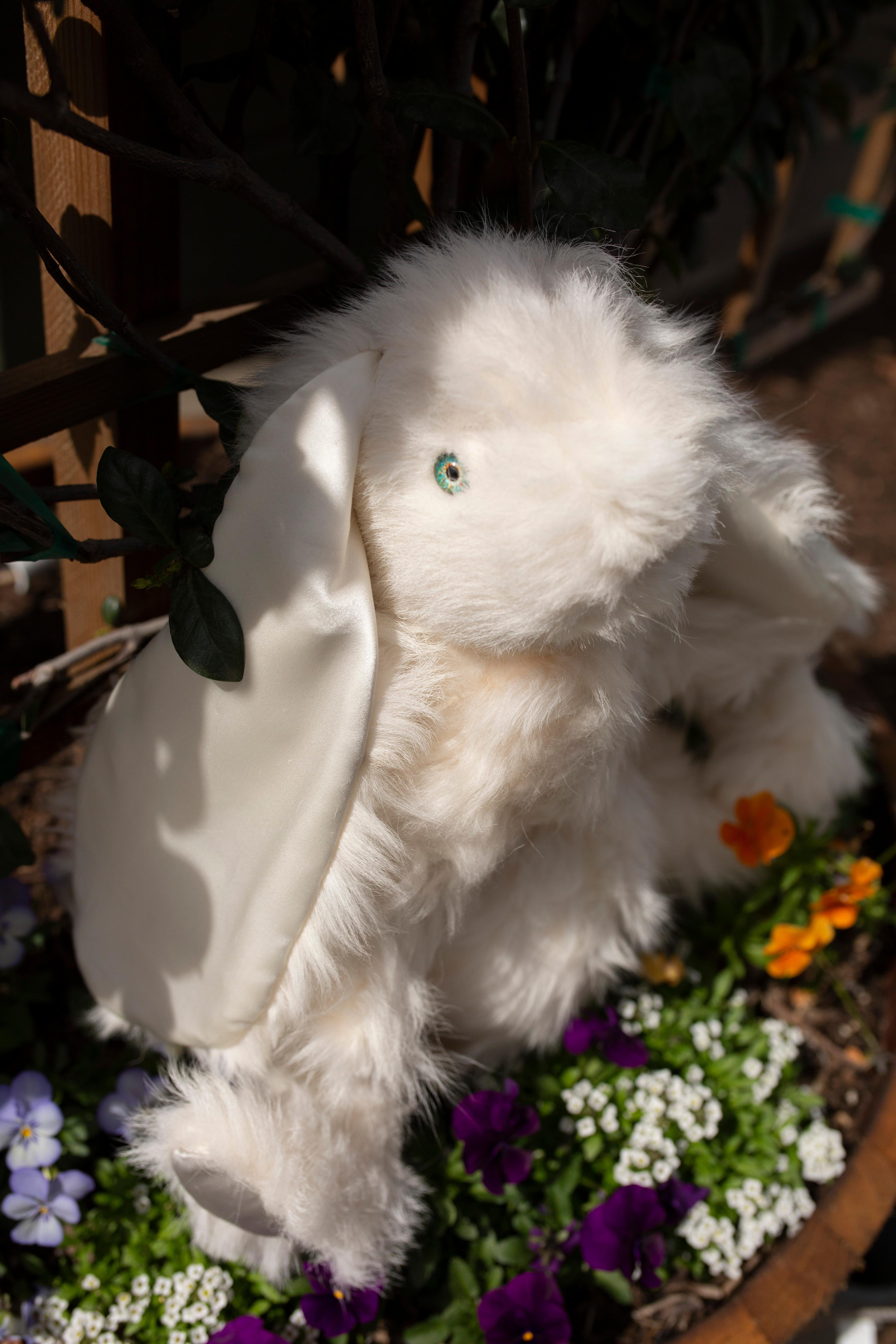 Real Toscana Schafsfell Weißes Pelz Kaninchenspielzeug (21. Jahrhundert und zeitgenössisch) im Angebot