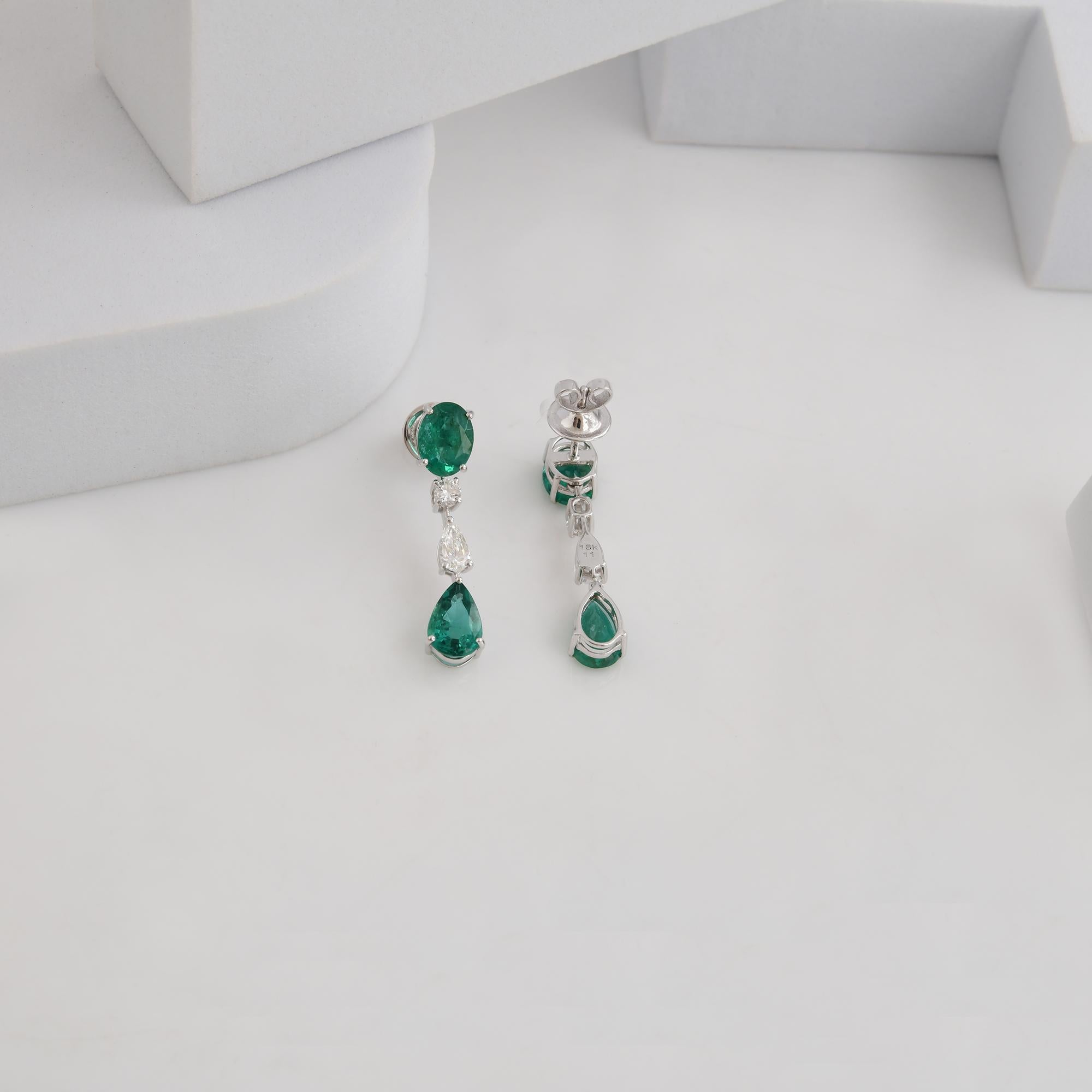 Echte sambische Smaragd- und Diamanttropfenohrringe aus 14k massivem Weißgold (Gemischter Schliff) im Angebot