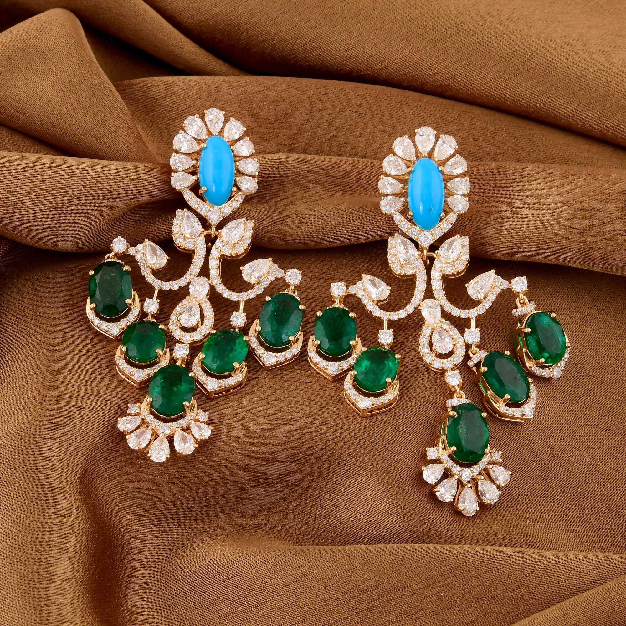 Moderne Boucles d'oreilles lustre en or jaune 18 carats avec émeraudes de Zambie réelles, diamants et turquoises en vente