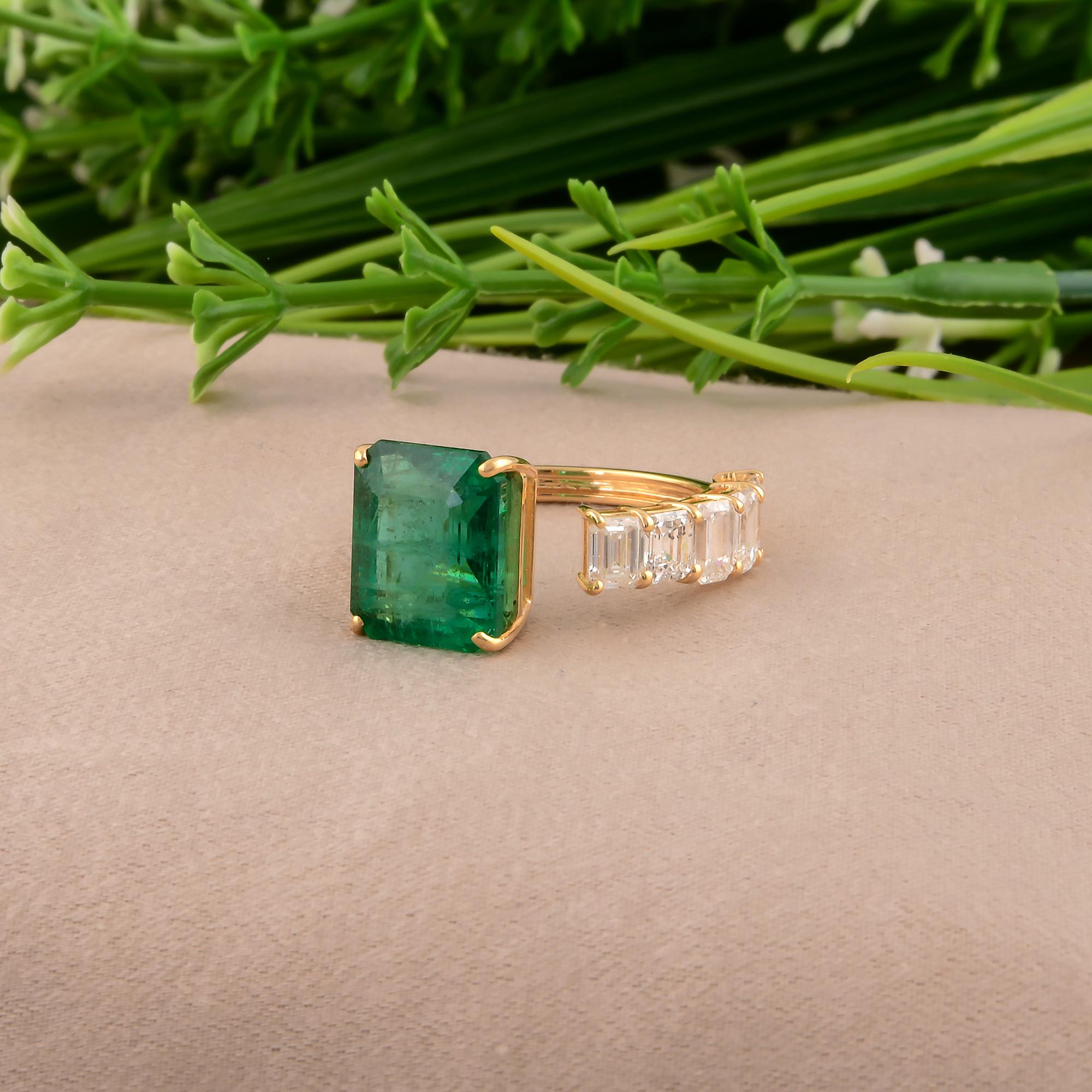 Modern Real Zambian Emerald Cuff Ring SI Clarity HI Color Diamond 18 Karat Yellow Gold For Sale