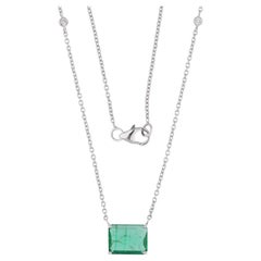Ciondolo con gemma di smeraldo dello Zambia Collana di diamanti in oro bianco 18 carati