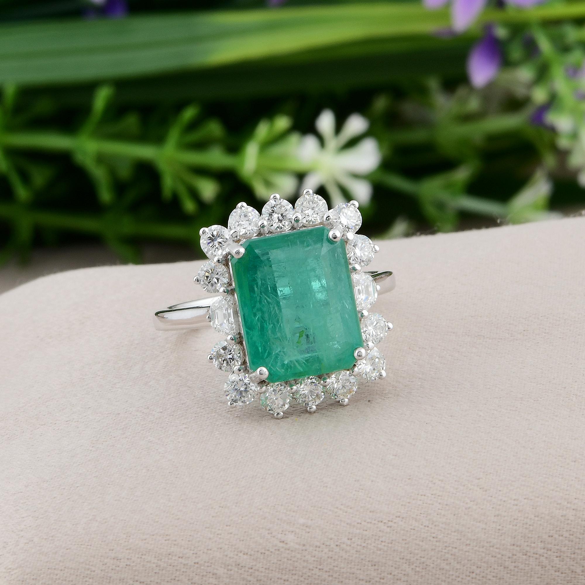 For Sale:  Natural Emerald Gemstone Cocktail Ring Diamond 18 Karat White Gold Jewelry 3