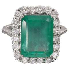 Used Real Zambian Emerald Gemstone Cocktail Ring Diamond 18 Karat White Gold Jewelry