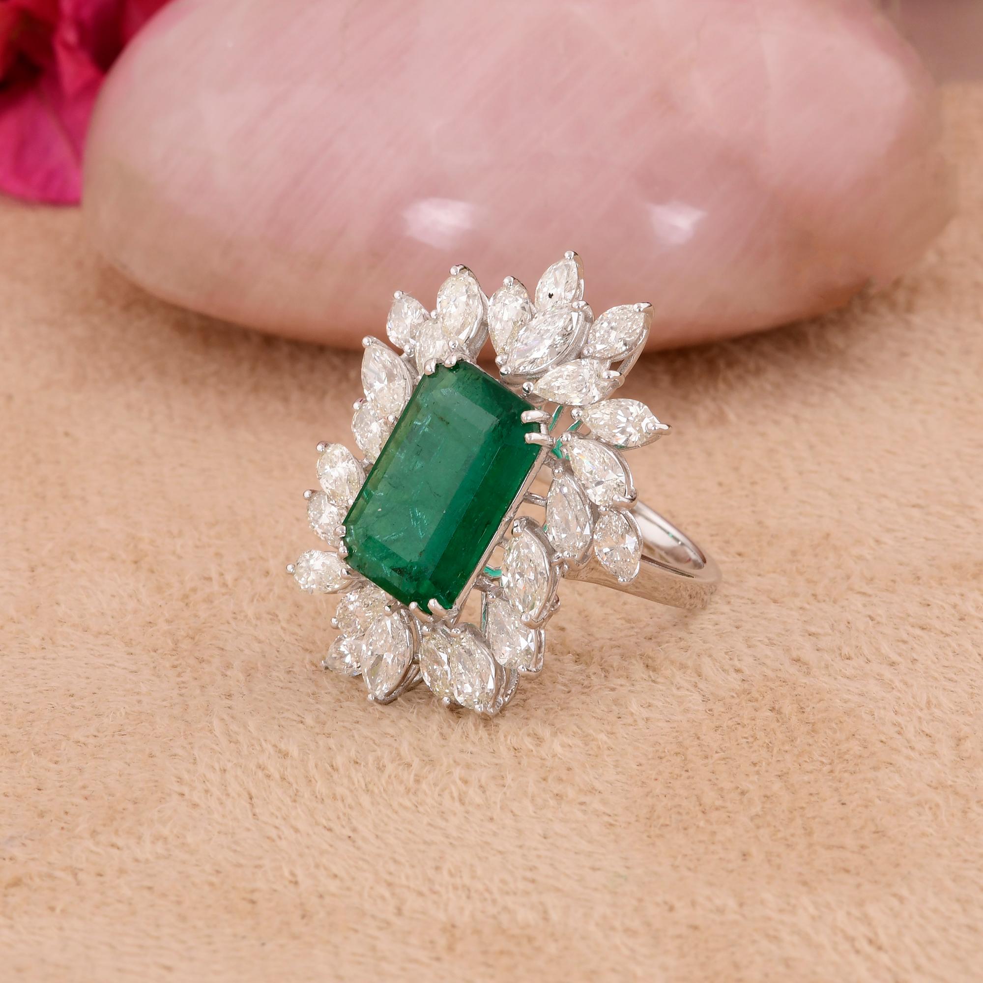 Real Zambian Emerald Gemstone Cocktail Ring Marquise Diamond 18 Karat White Gold In New Condition For Sale In Diera, Dubai