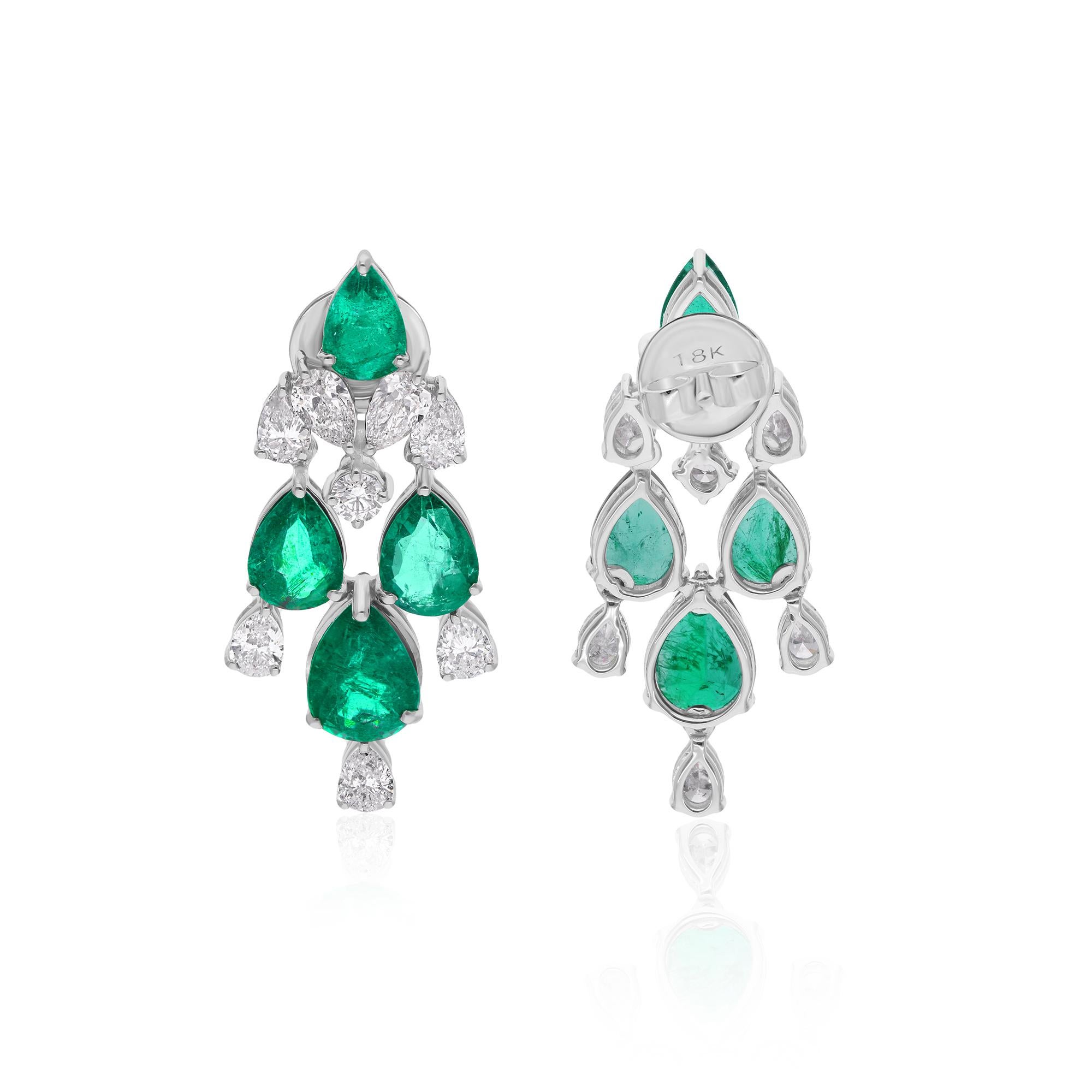 Lassen Sie sich von der fesselnden Anziehungskraft dieser exquisiten Smaragd-Edelsteinohrringe aus Sambia verzaubern, die ein Zeugnis zeitloser Eleganz und unvergleichlicher Handwerkskunst sind. Diese mit äußerster Präzision und Sorgfalt gefertigten