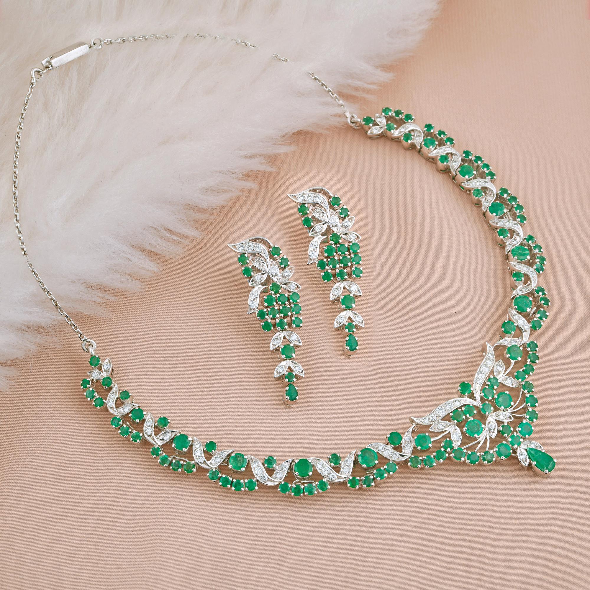 Stone Name :- Diamond / Emerald
Stone Shape :- Round / Pear
Making :- Handmade
Stone Treatment :- Natural
Making :- Handmade
Item Code :- CNS-1023
Metal :- Silver
Necklace Length :- 16 Inches Approx.

✦ Sizing
.....................
We can adjust