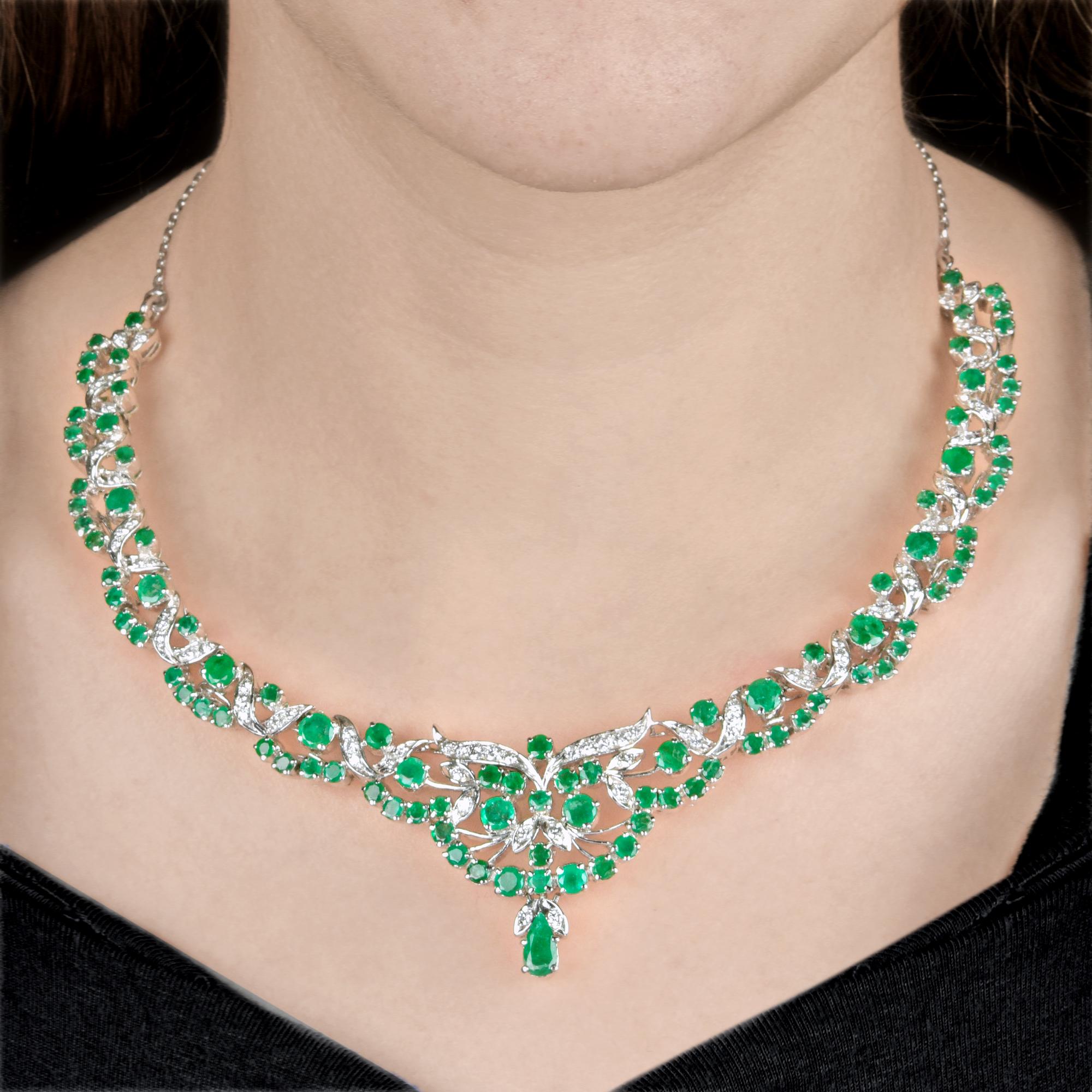 Modern Natural Emerald Gemstone Earrings Necklace Set Diamond Silver Fine Jewelry For Sale