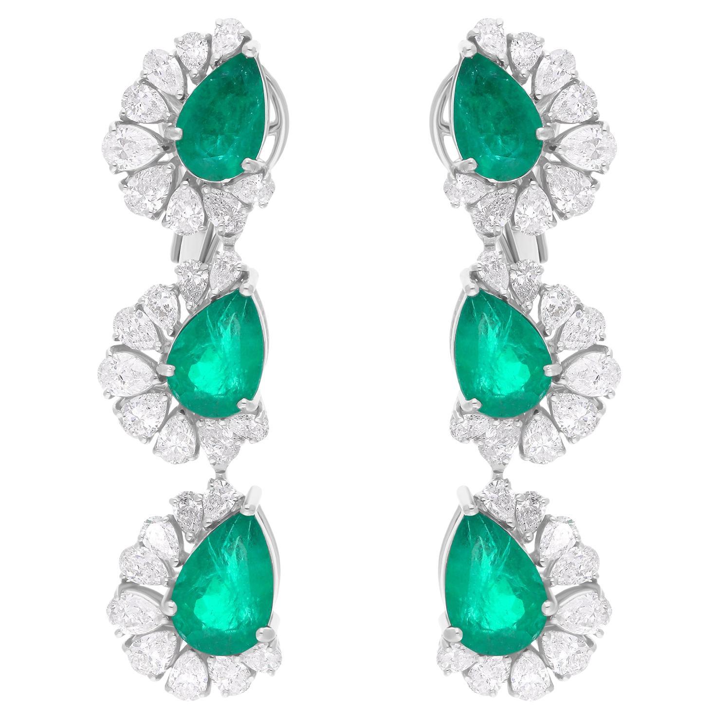 Orecchini con gemma di smeraldo reale dello Zambia, pera e diamante in oro bianco 14 carati