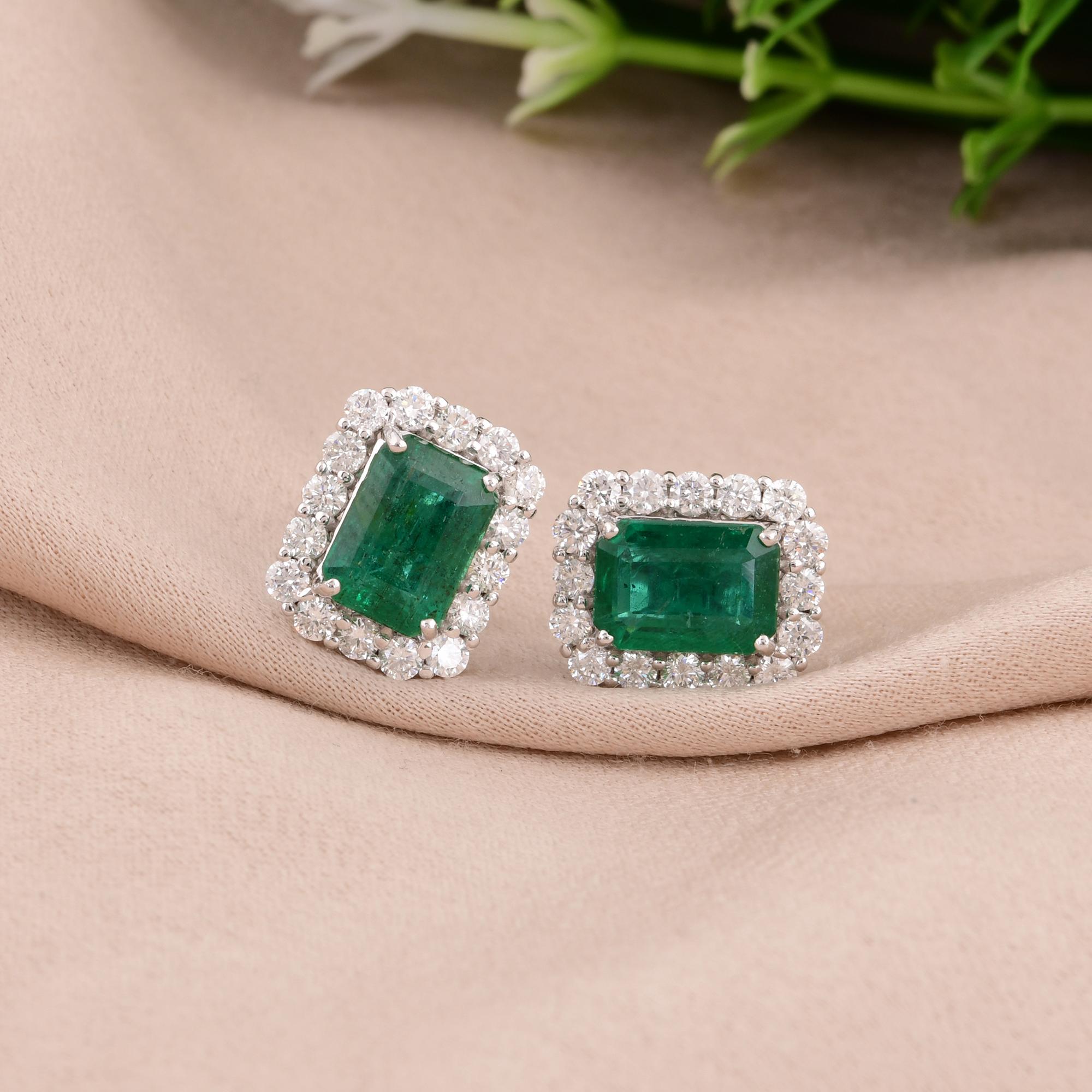 Real Zambian Emerald Gemstone Earrings SI/H Diamond 18 Karat White Gold Jewelry In New Condition For Sale In Diera, Dubai