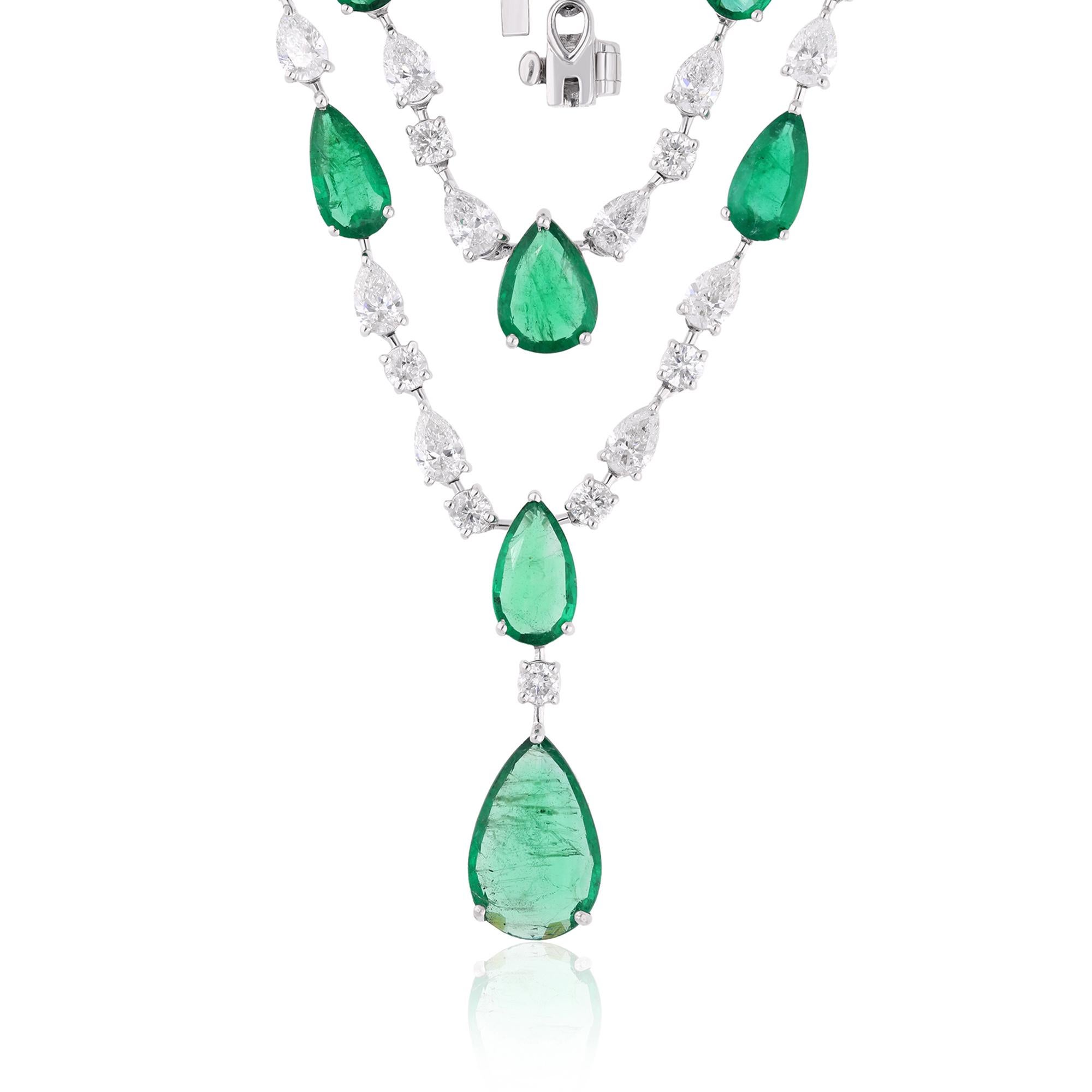 Experimenta el epítome de la sofisticación con este Collar de Esmeralda de Zambia auténtica, acentuado con radiantes Diamantes y meticulosamente elaborado en elegante Oro Blanco de 18 Kilates. Esta exquisita pieza de joyería fina es una celebración