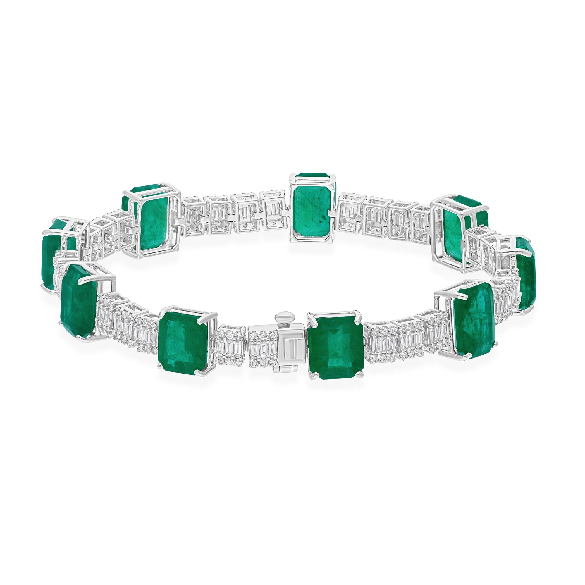 Modern 20.8 Carat Zambian Emerald Gemstone 2.50 Ct SI/H Diamond Bracelet 18k White Gold For Sale