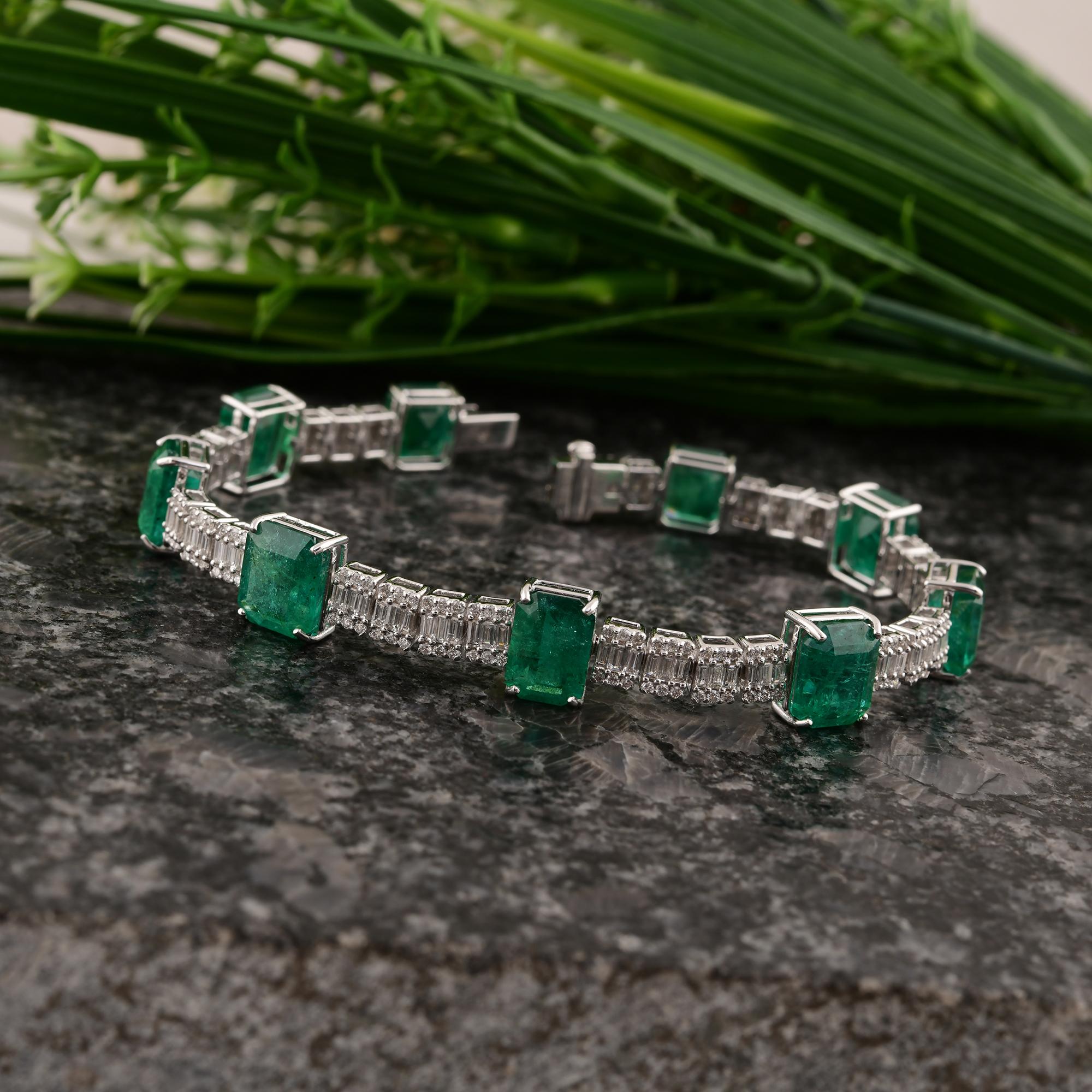 Oval Cut 20.8 Carat Zambian Emerald Gemstone 2.50 Ct SI/H Diamond Bracelet 18k White Gold For Sale