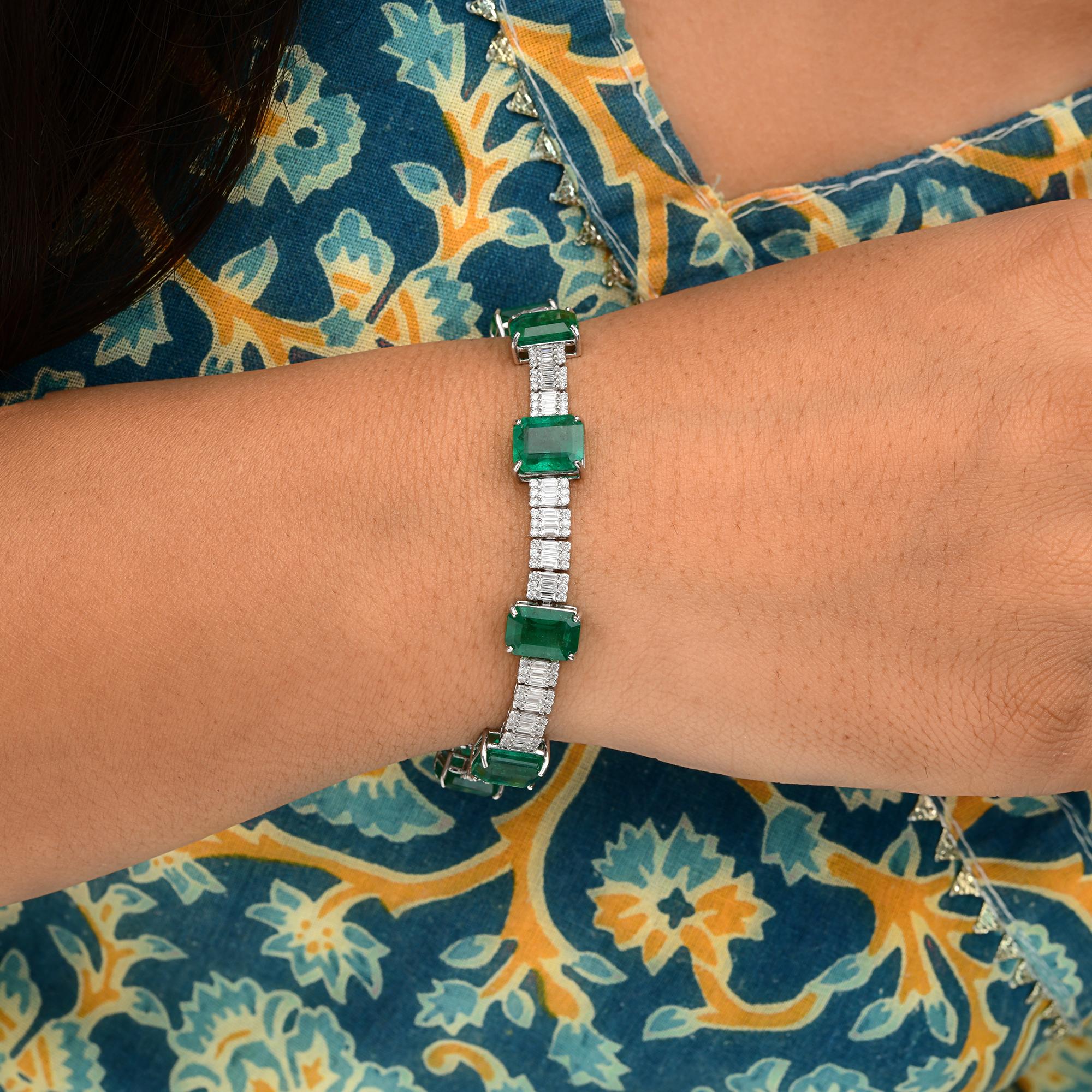 20.8 Carat Zambian Emerald Gemstone 2.50 Ct SI/H Diamond Bracelet 18k White Gold In New Condition For Sale In Diera, Dubai