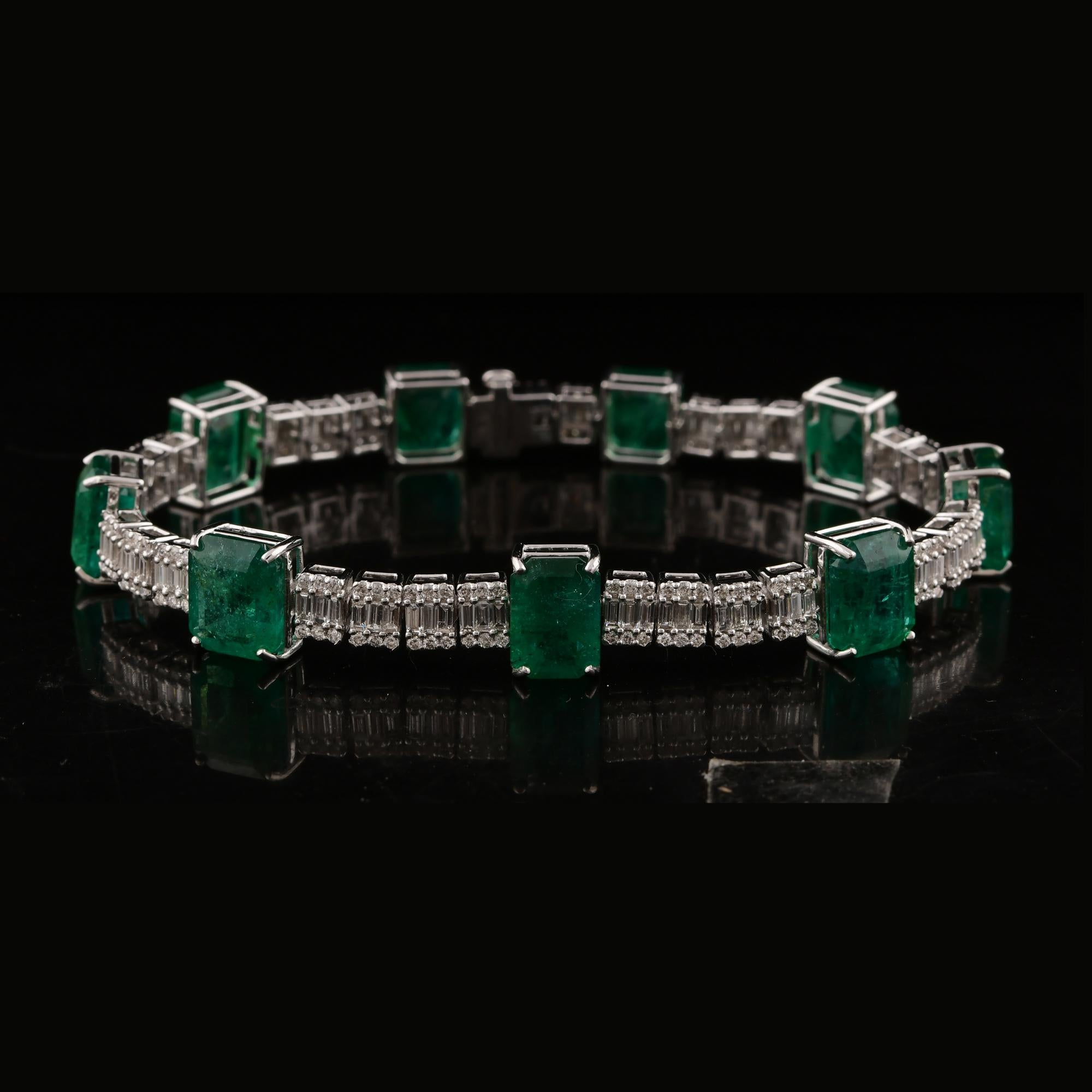 Women's 20.8 Carat Zambian Emerald Gemstone 2.50 Ct SI/H Diamond Bracelet 18k White Gold For Sale