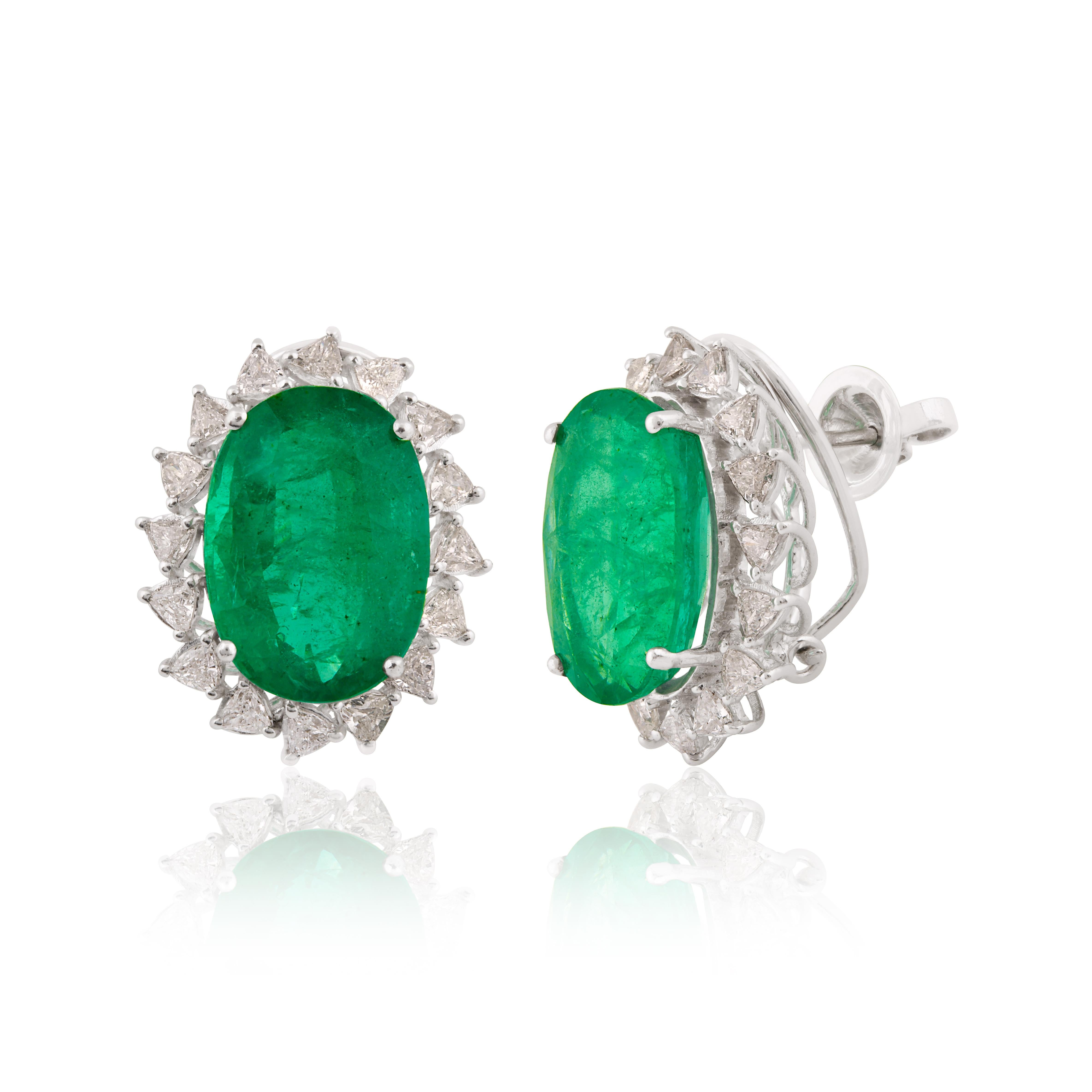 Codice articolo :- SEE-11501A
Peso lordo :- 11.69 gm
Oro bianco massiccio 18k Peso :- 8,11 gm
Peso del diamante naturale: - 1,60 ct.  (DIAMANTE DI PUREZZA MEDIA SI1-SI2 E COLORE H-I)
Smeraldo dello Zambia Peso :- 16.29 ct.
Dimensioni degli orecchini