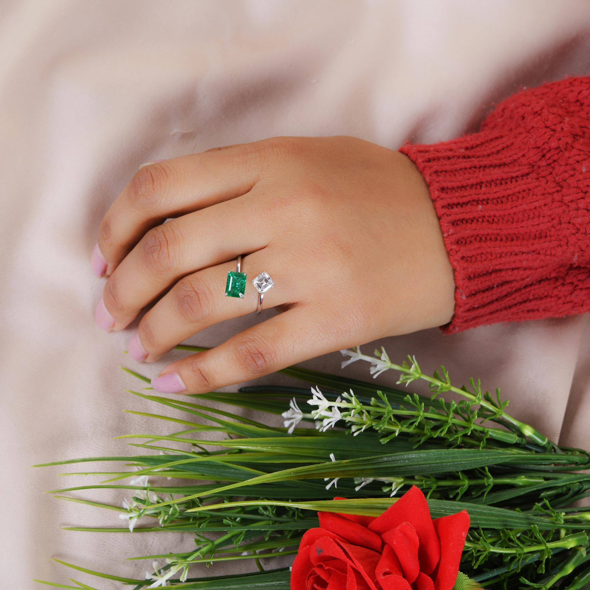 Real Zambian Emerald Gemstone Wrap Ring Diamond 18 Karat White Gold Fine Jewelry In New Condition For Sale In Diera, Dubai