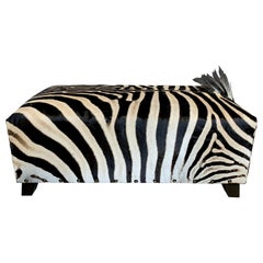 Pouf réaliste en peau de zèbre