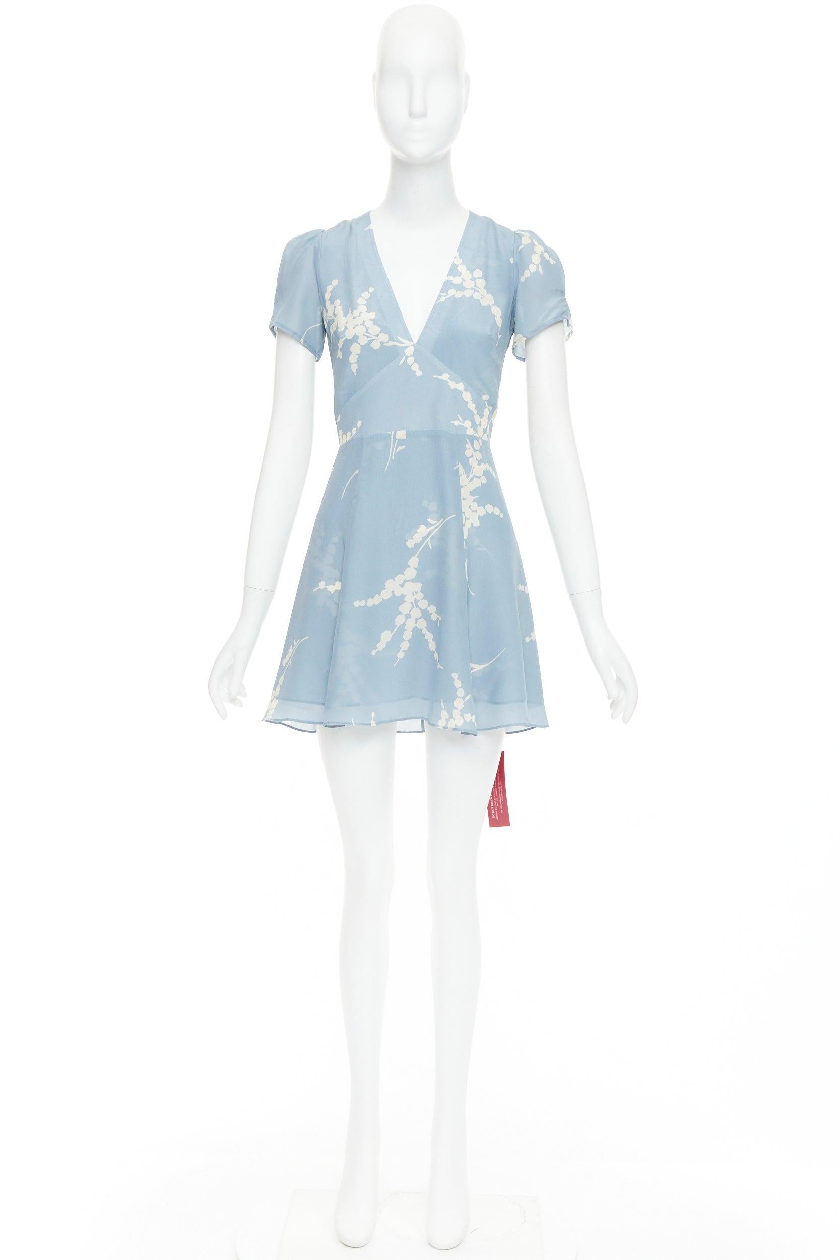 REALISATION Luella, prendisole con scollo a V in 100% seta azzurro crema e stampa floreale XS in vendita 4