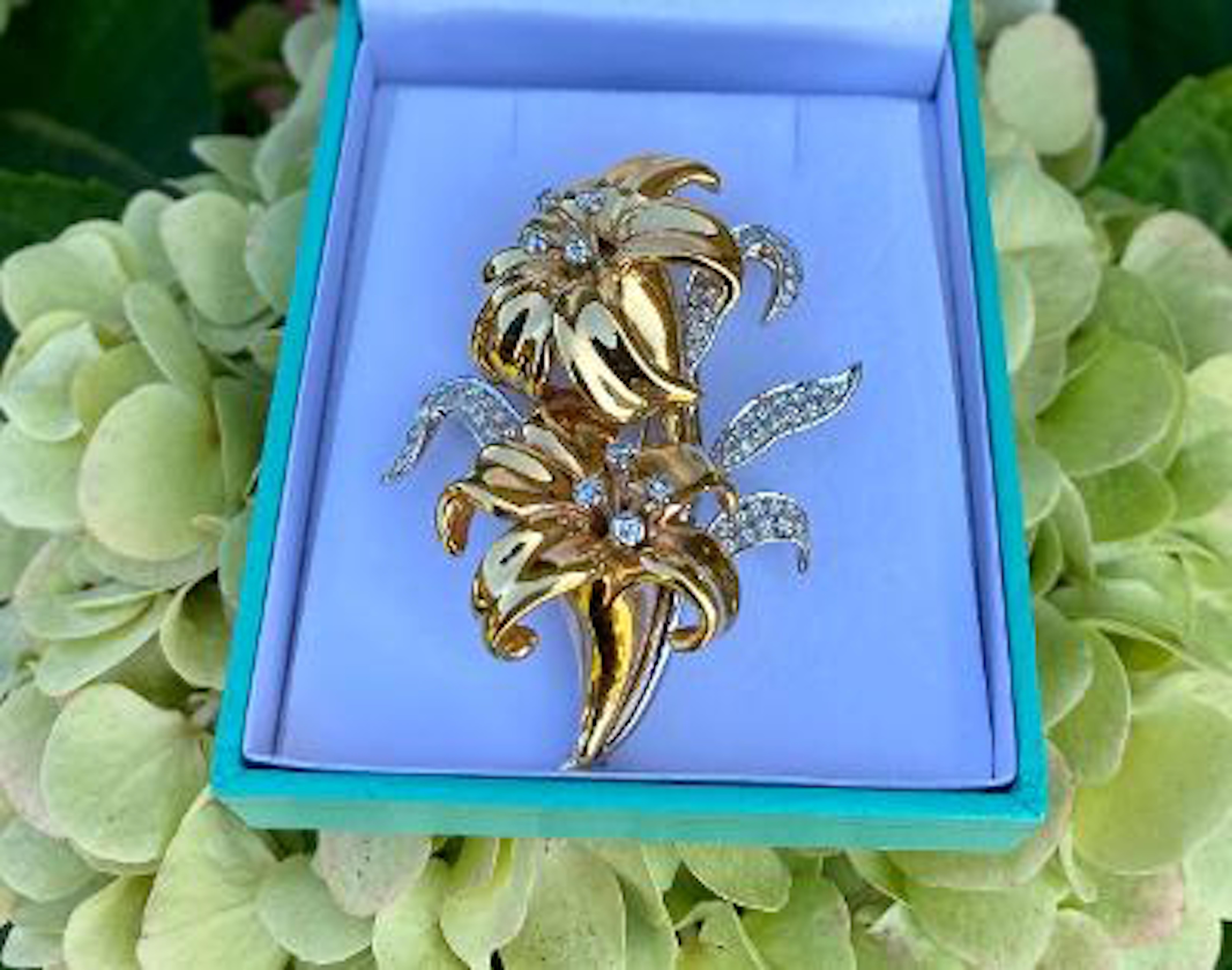 Realistic 18 Karat Gold and Diamond Three Dimensional Lily Flower Brooch Pin 3