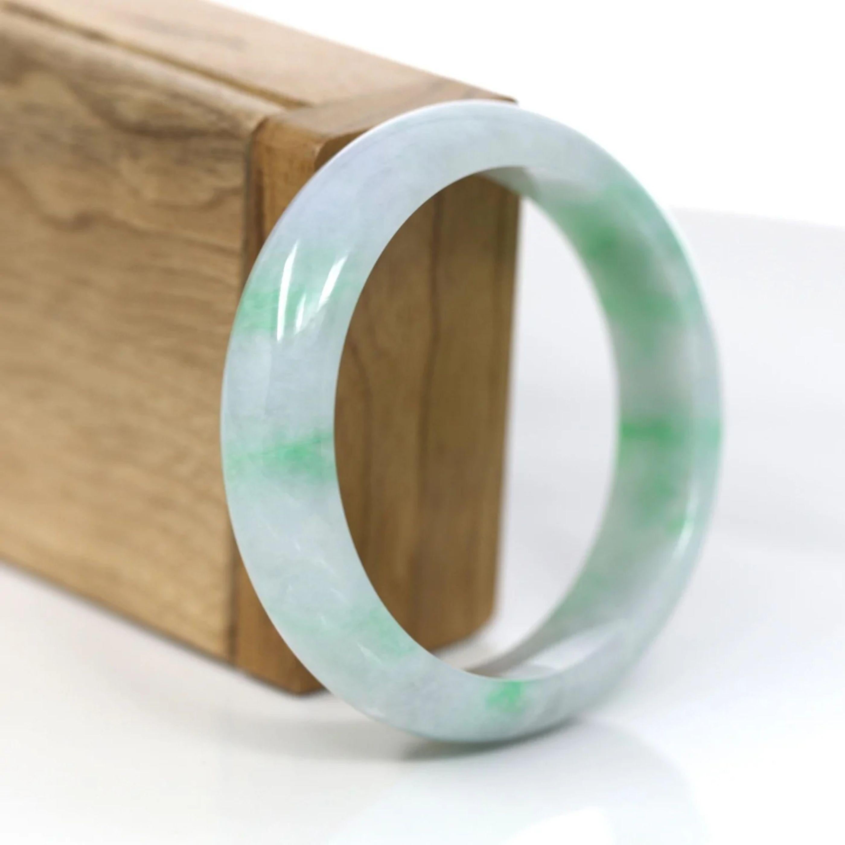 Taille ronde RealJade Co. Bracelet classique en jadéite véritable vert lavande 57,04 mm en vente