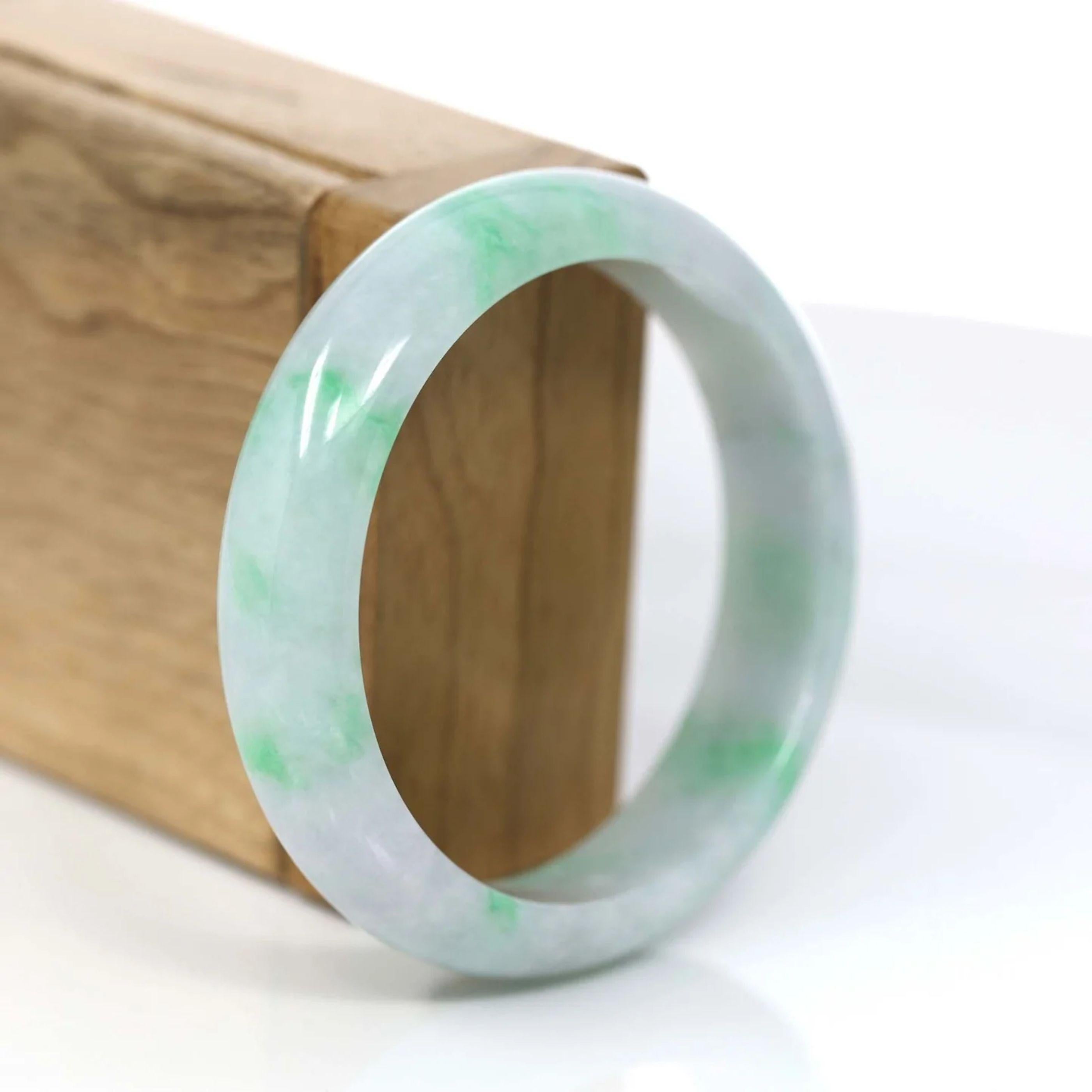 RealJade Co. Bracelet classique en jadéite véritable vert lavande 57,04 mm Neuf - En vente à Portland, OR