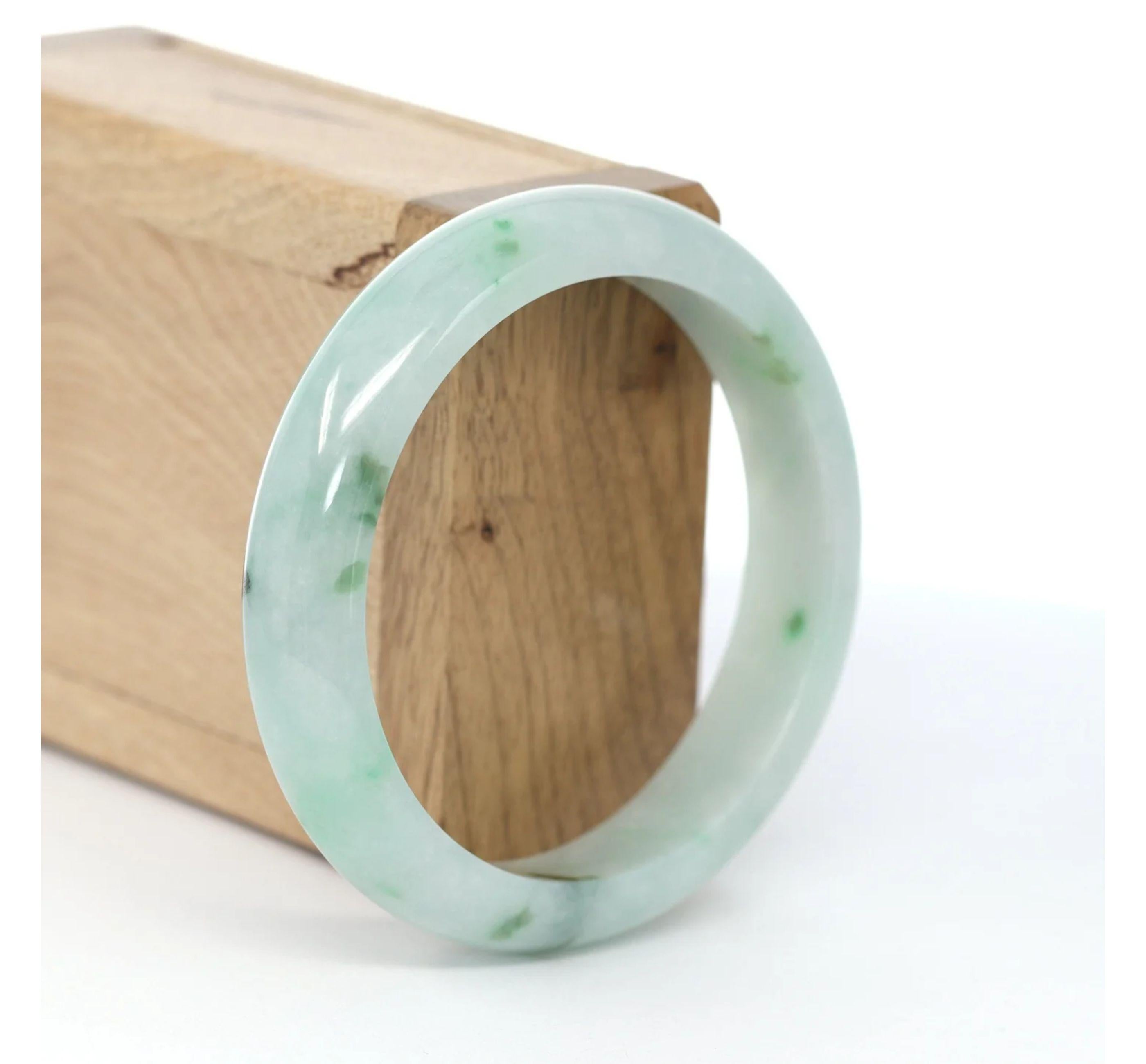 RealJade Co. „Classic Armreif“ aus grünem natürlichem Jadeit und Jade (57,35 mm) im Zustand „Neu“ im Angebot in Portland, OR
