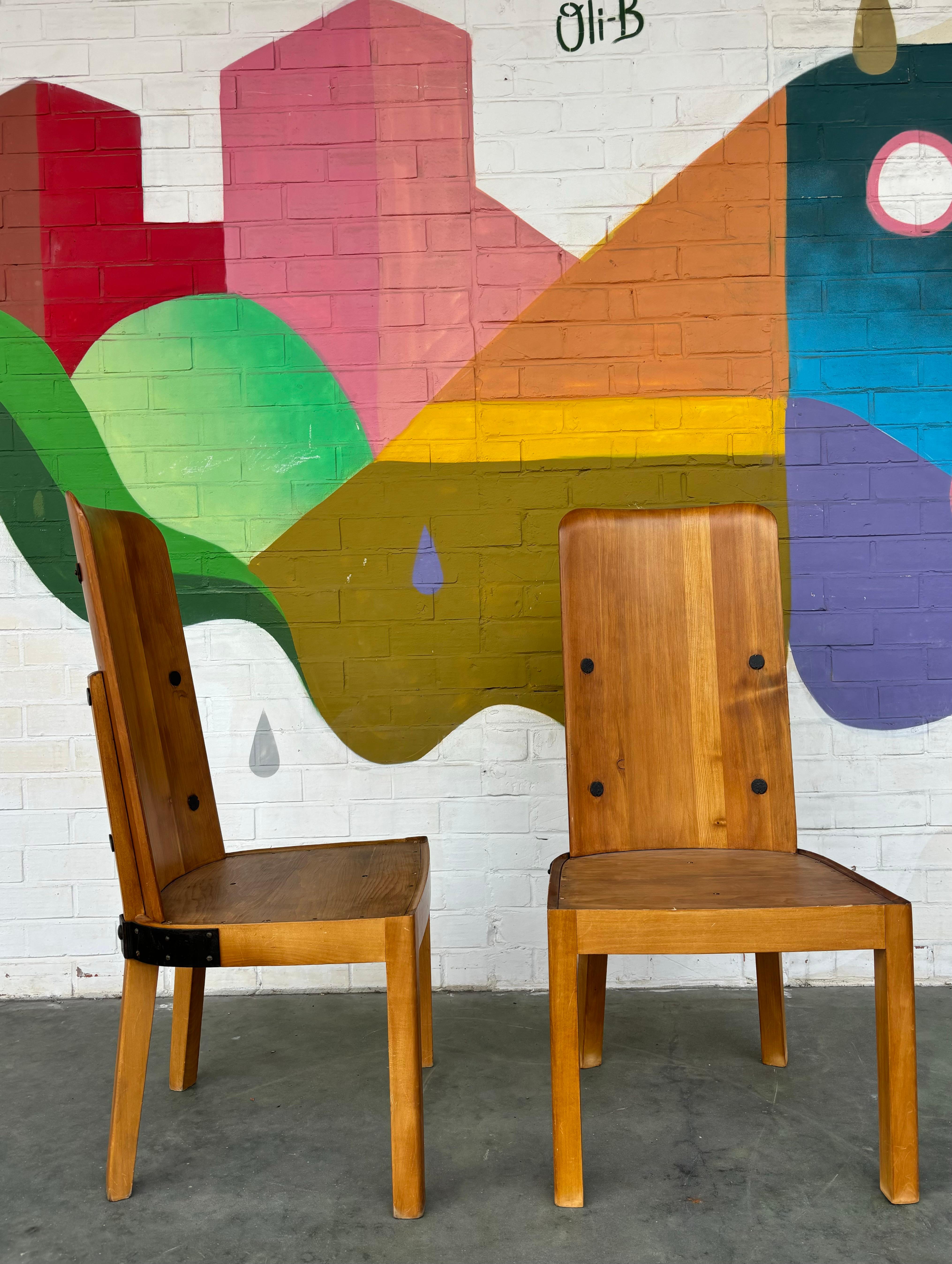 Rarissime set de deux chaises Lovö par Axel Einar Hjorth pour Nordiska Kompaniet, commande spéciale pour un restaurant au Danemark, avec renfort en métal.  fotos in situ disponibles bajo petición. 