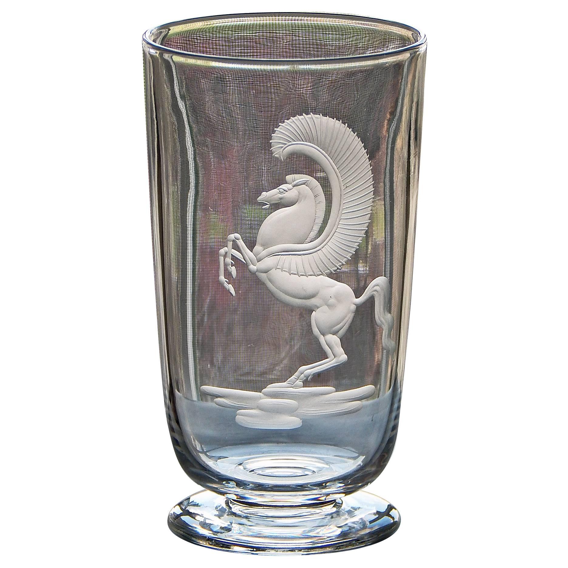"Aufziehender Pegasus", Classic Art Deco Glasvase mit Gravur, Waugh für Steuben im Angebot