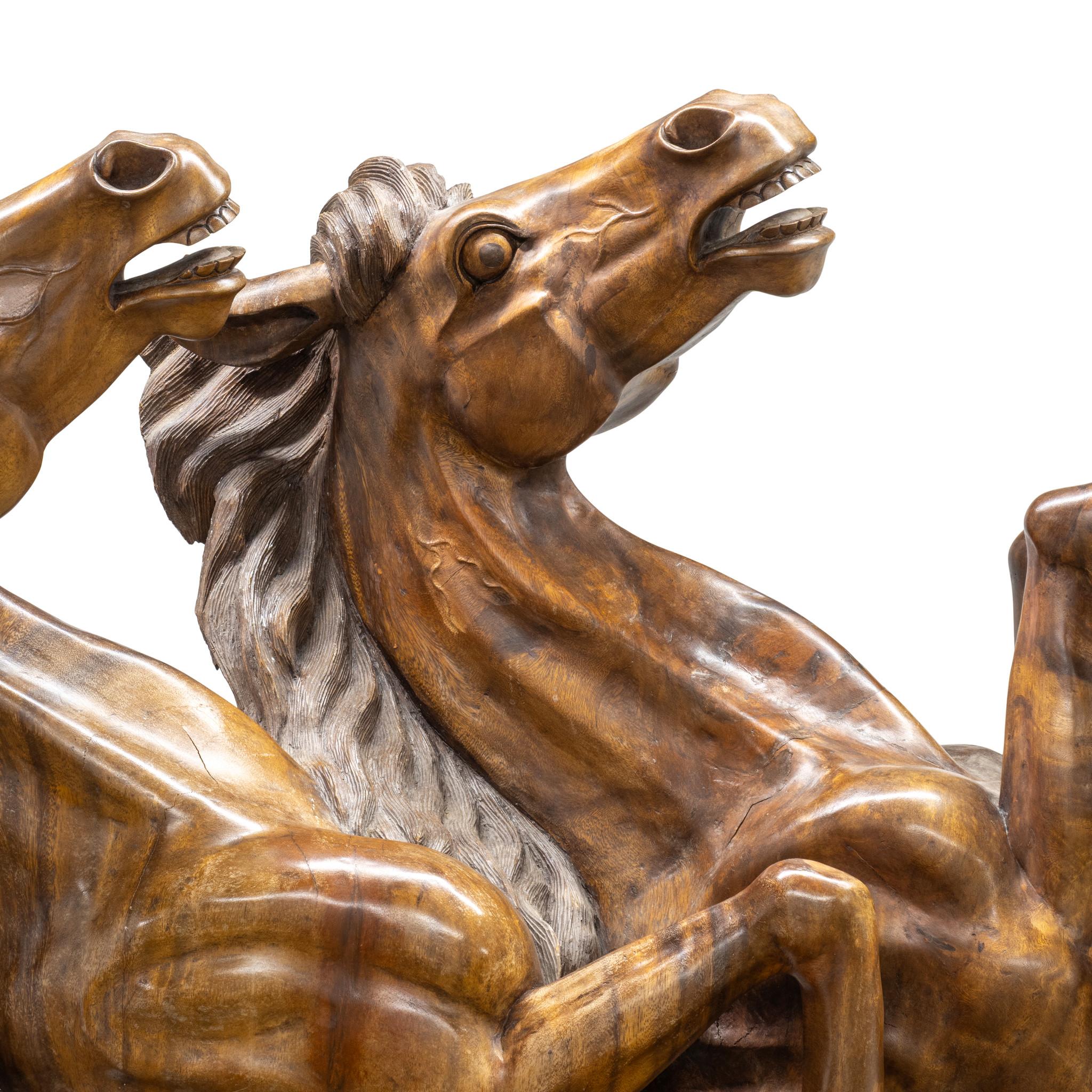 Sculpté à la main Statue d'estalon en bois sculpté en vente