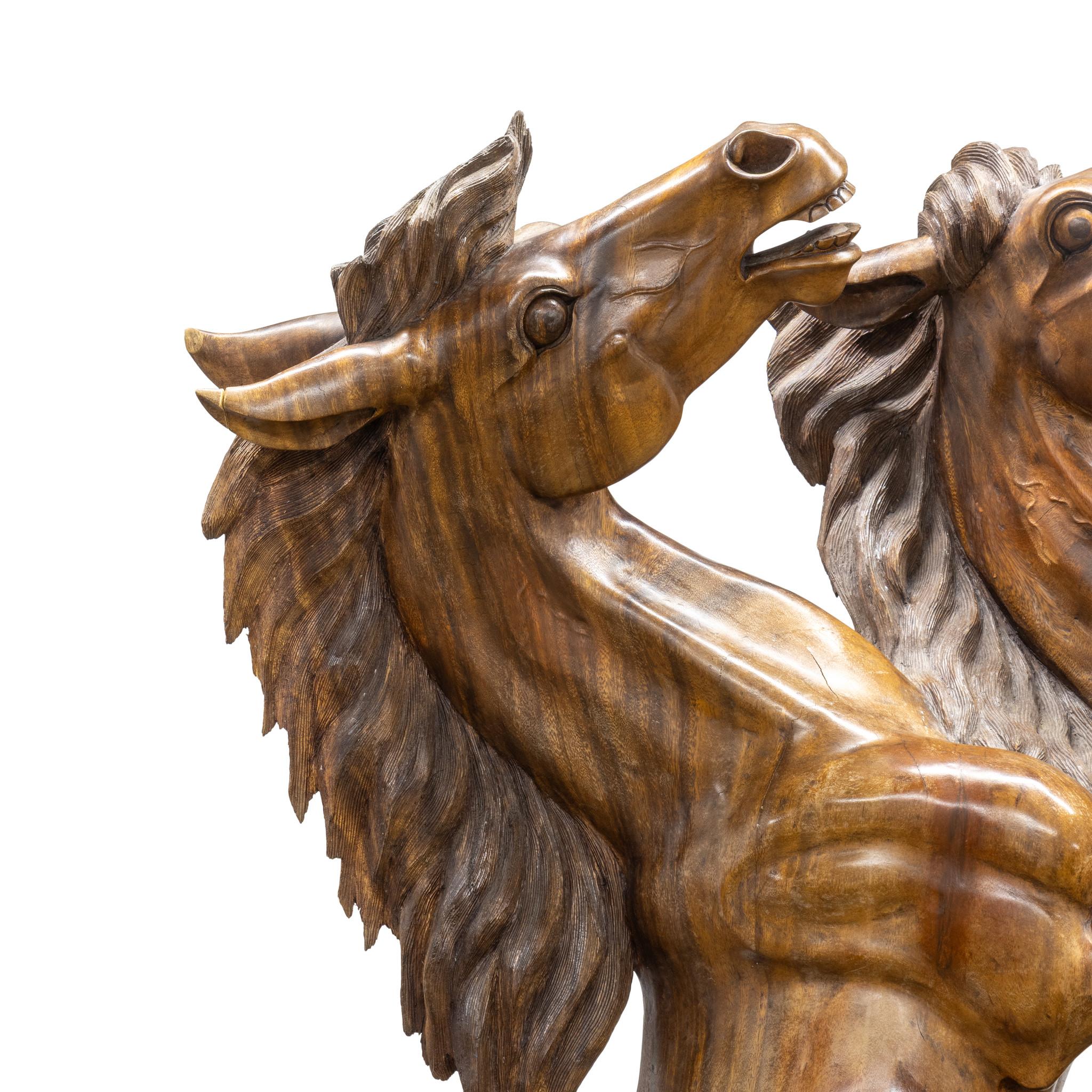 Statue d'estalon en bois sculpté Bon état - En vente à Coeur d'Alene, ID