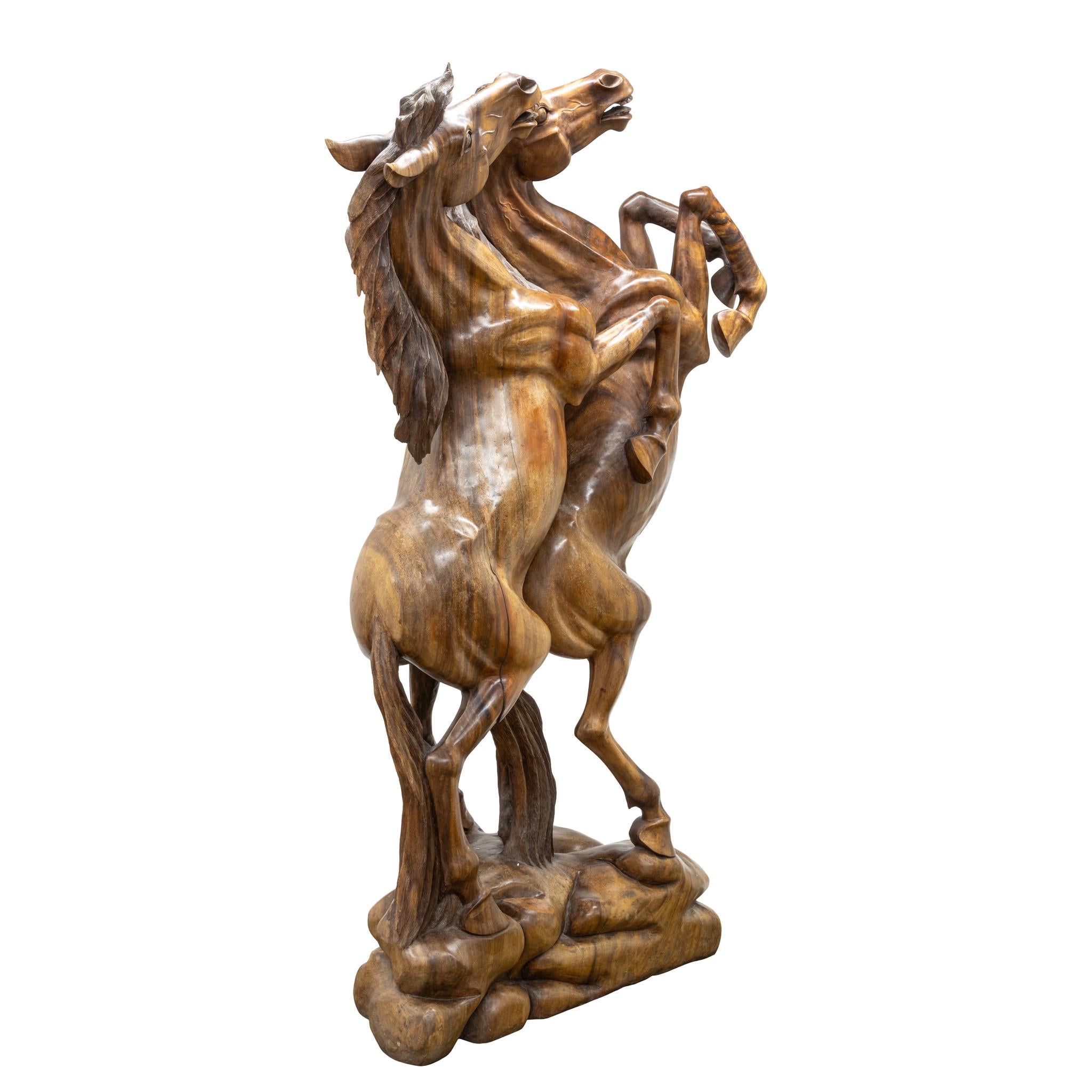 Statue d'estalon en bois sculpté en vente 1