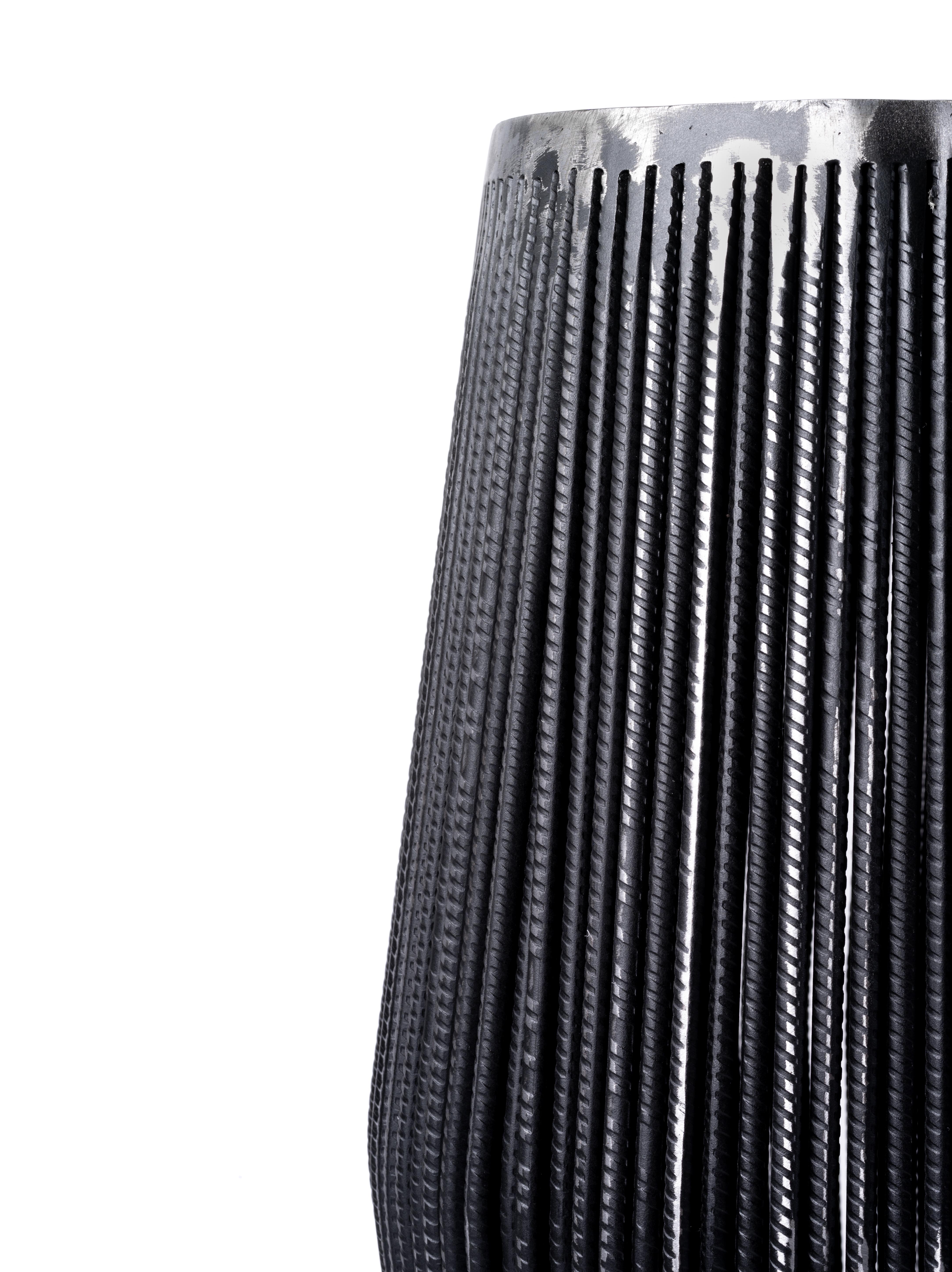 Rebar Stahlschrank von Jordan Artisan Collectible Design Anrichte mit rundem Display (Metall) im Angebot