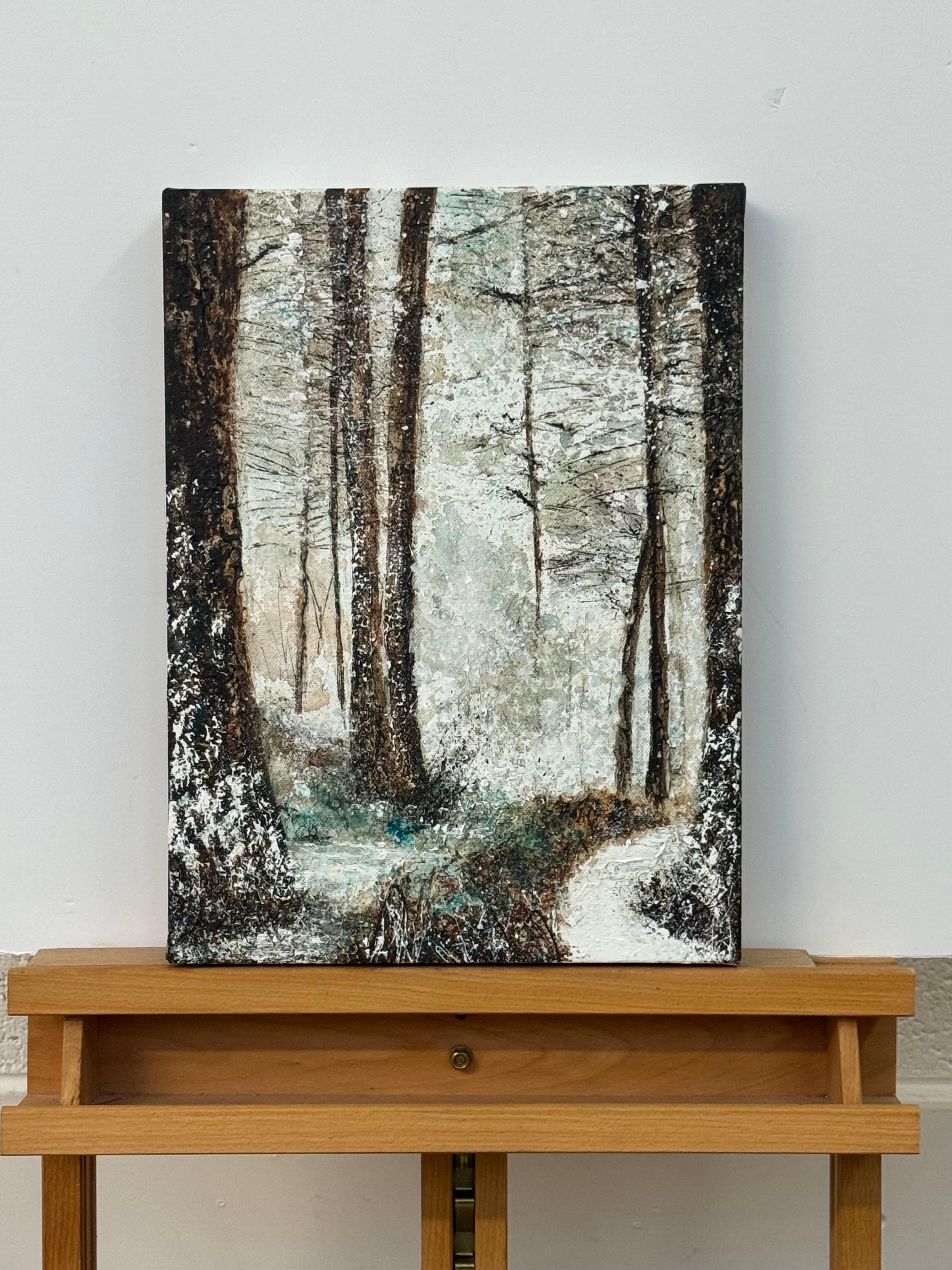 Winterwald-Impasto-Gemälde von England im Schnee von einem britischen zeitgenössischen Künstler – Painting von Rebecca Ann Wilmer