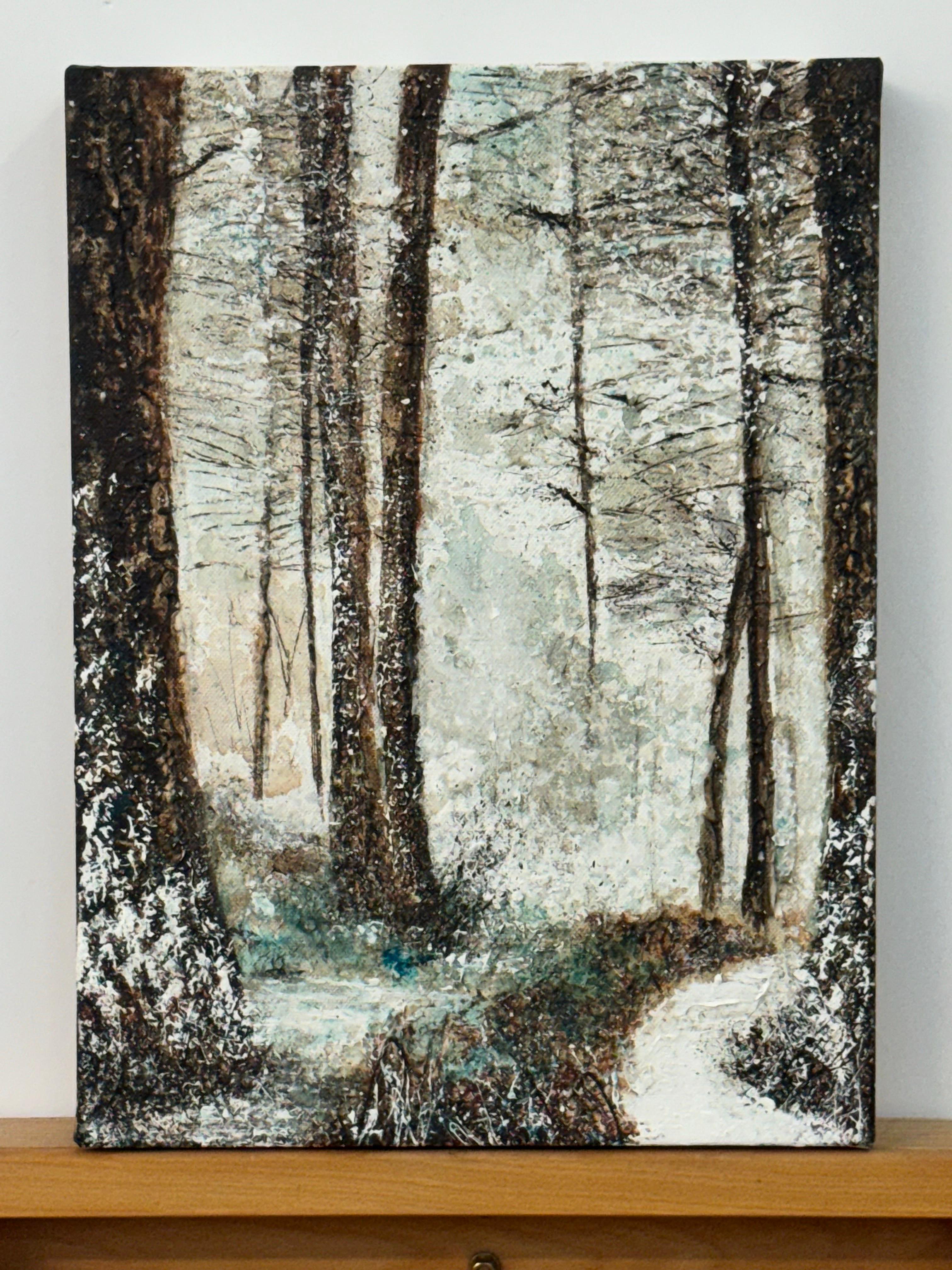 Winterwald-Impasto-Gemälde von England im Schnee von einem britischen zeitgenössischen Künstler (Grau), Landscape Painting, von Rebecca Ann Wilmer