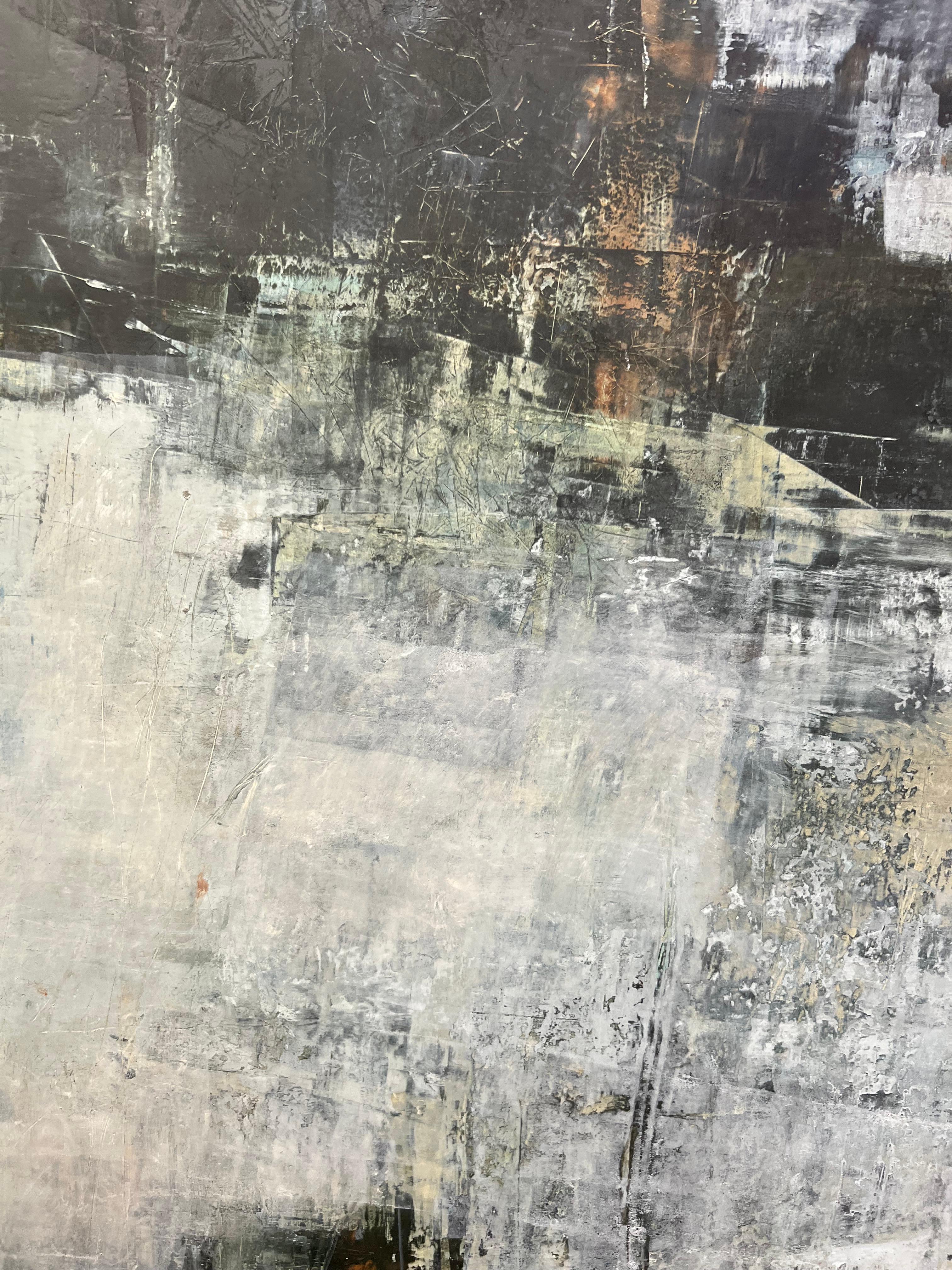Las pinturas abstractas de Crowell se realizan con los desafiantes medios de la pintura al óleo y la cera fría. 