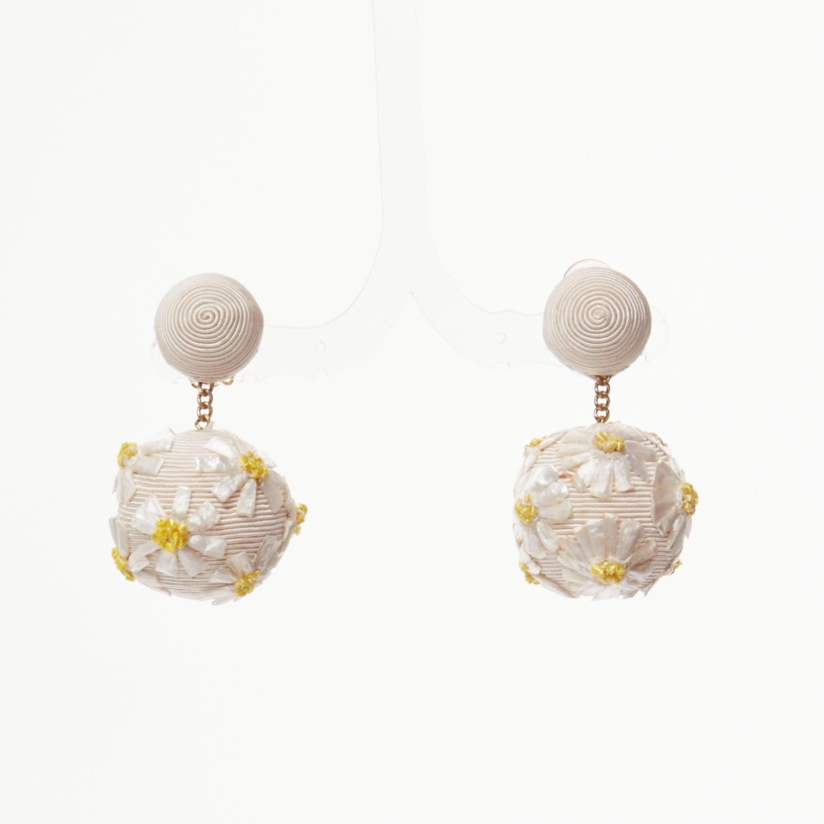 REBECCA DE RAVENEL cream yellow daisy applique clip on drop earrings
Reference: AAWC/A01240
Brand: Rebecca De Ravenel
Material: Fabric
Color: Cream, Yellow
Pattern: Floral
Closure: Clip On
Lining: Gold Metal

CONDITION:
Condition: Excellent, this