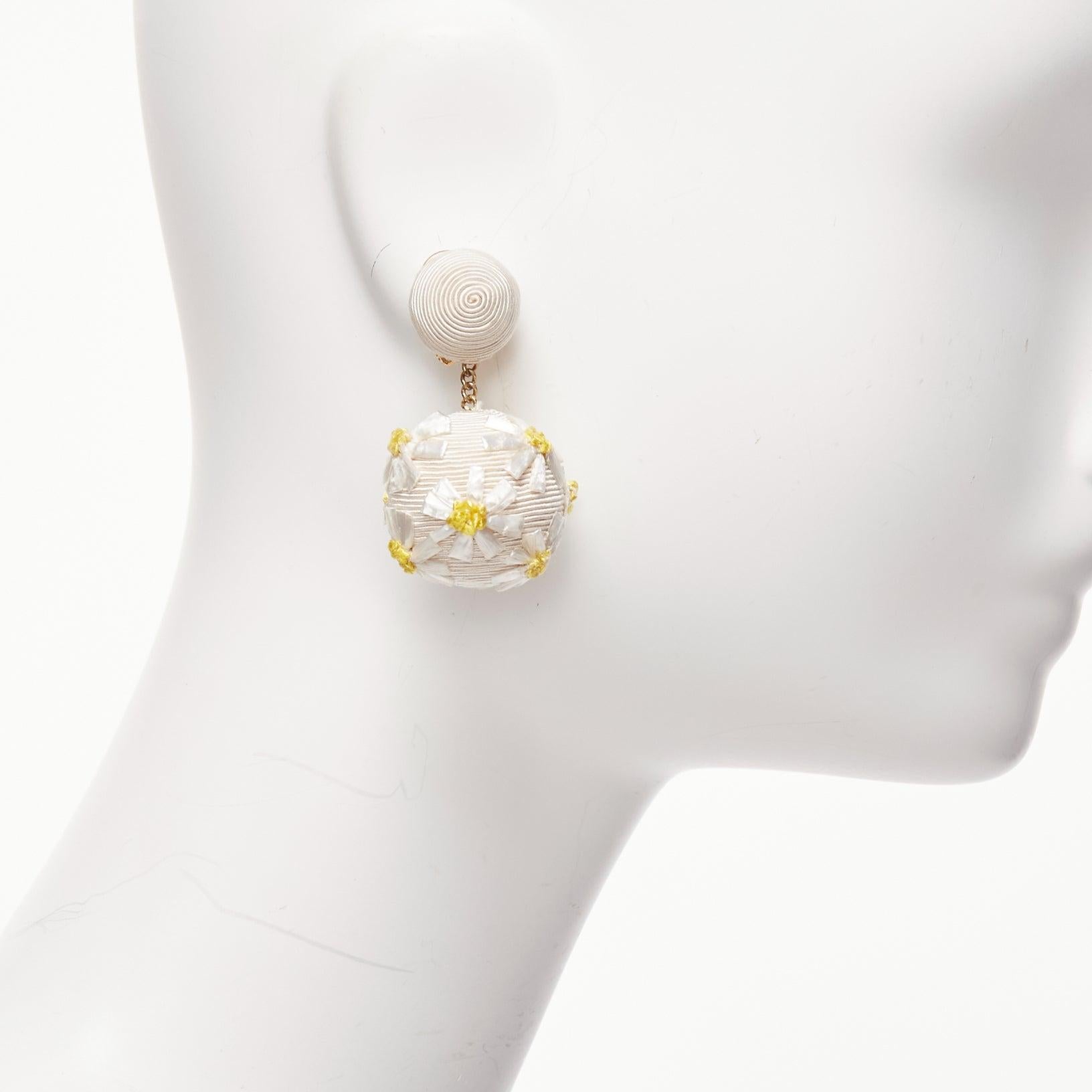 REBECCA DE RAVENEL cream yellow daisy applique clip on drop earrings In Excellent Condition For Sale In Hong Kong, NT