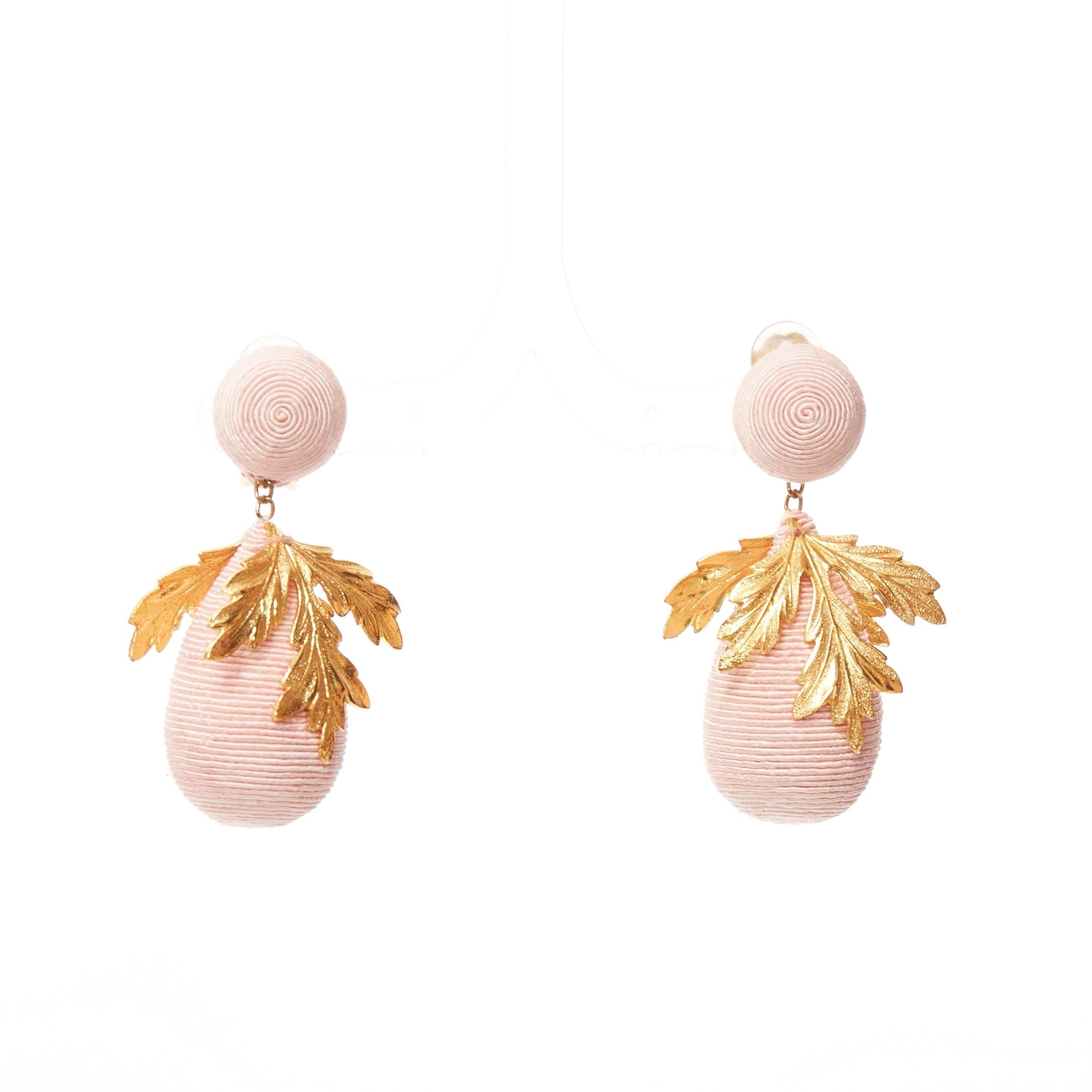 REBECCA DE RAVENEL pink applique gold metal leaf drop clip on earrings
Reference: AAWC/A01241
Brand: Rebecca De Ravenel
Material: Metal, Fabric
Color: Gold, Pink
Pattern: Solid
Closure: Clip On
Lining: Gold Metal

CONDITION:
Condition: Very good,