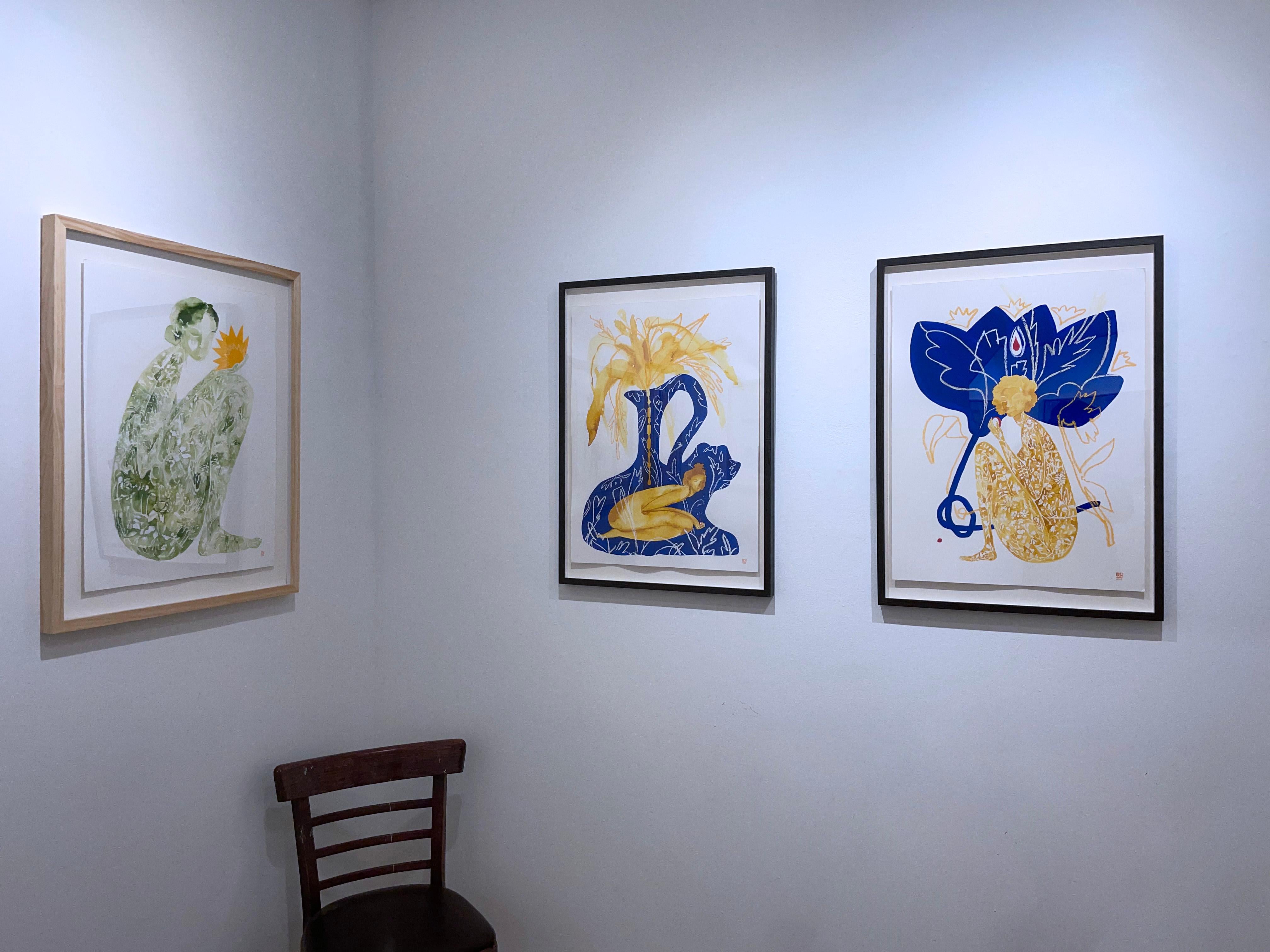 Annaffiare i fiori, 2021, figura femminile e piante, foglie, pittura blu e oro in vendita 3