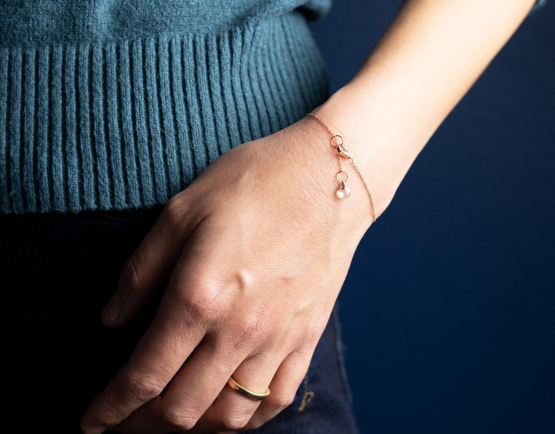 Contemporary Rebecca Li Crystal Link Bracelet, 18 Karat Gold with Rose Quartz For Sale